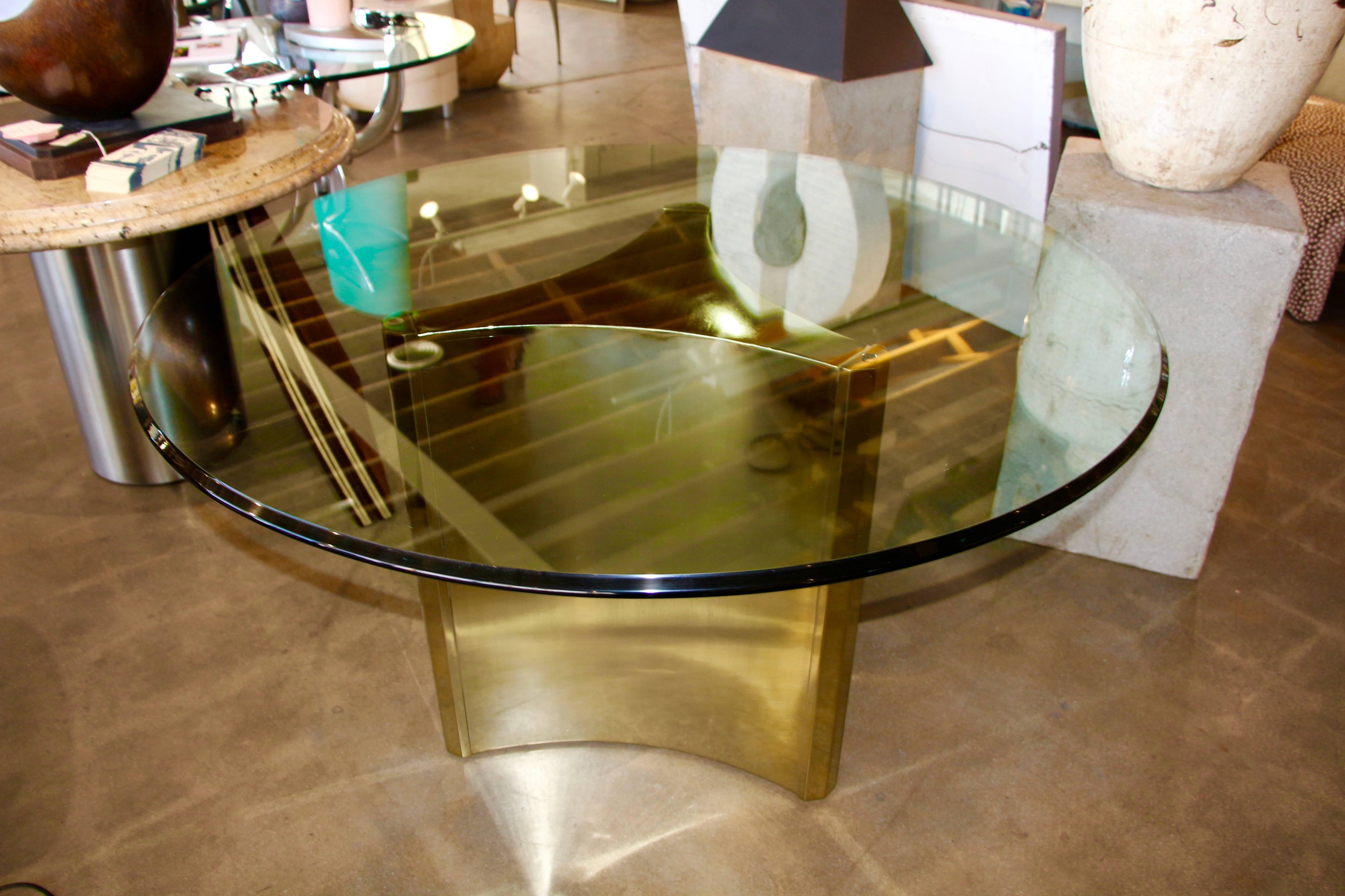 A nice Mastercraft brass table base with a bevelled edge glass top. The table is in good condition with some minor scratches and marks to the brass and some minor surface scratches to the glass. The rubber or plastic pieces look replaced.