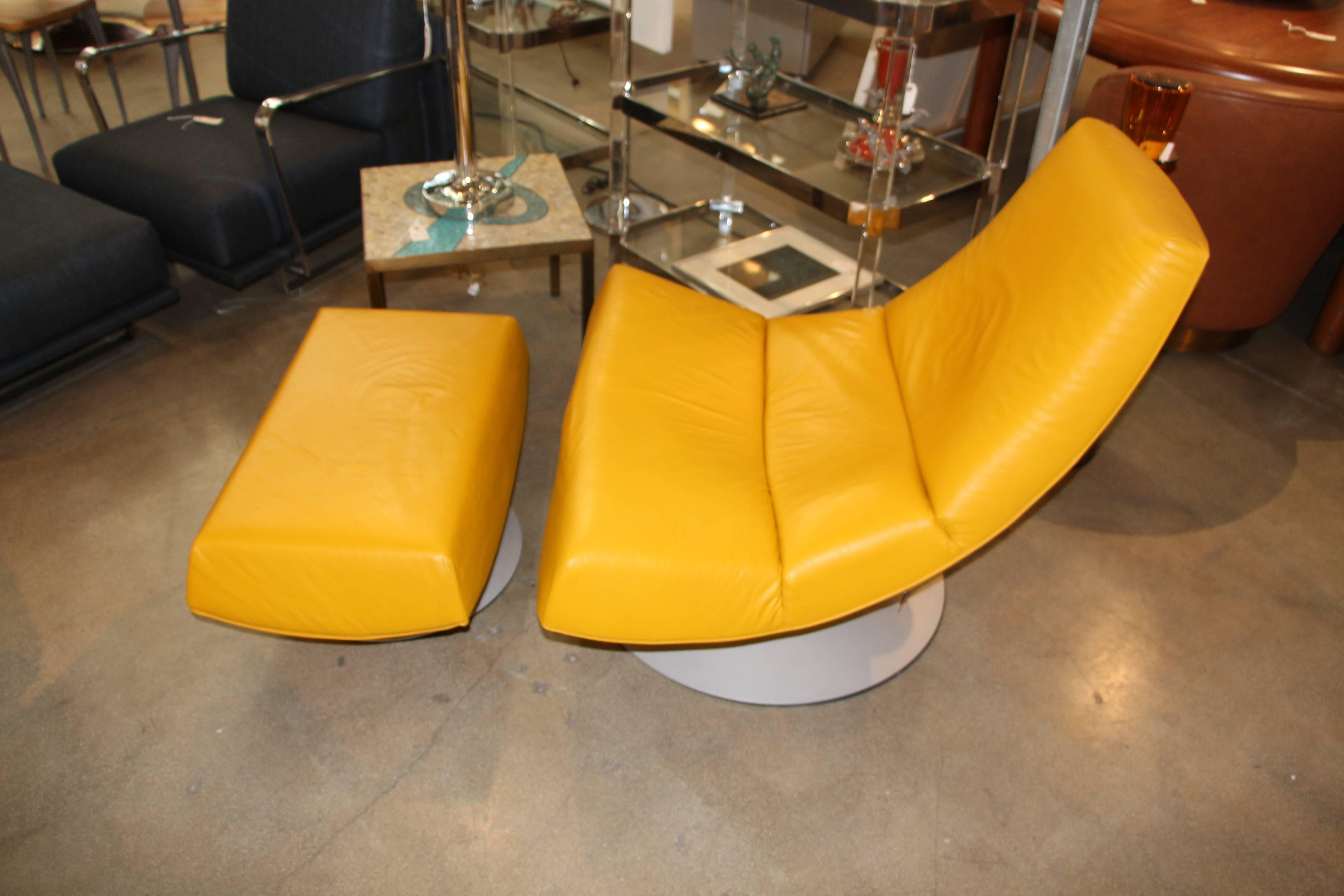 Montis Olivier Chair and Ottoman in Leather 1