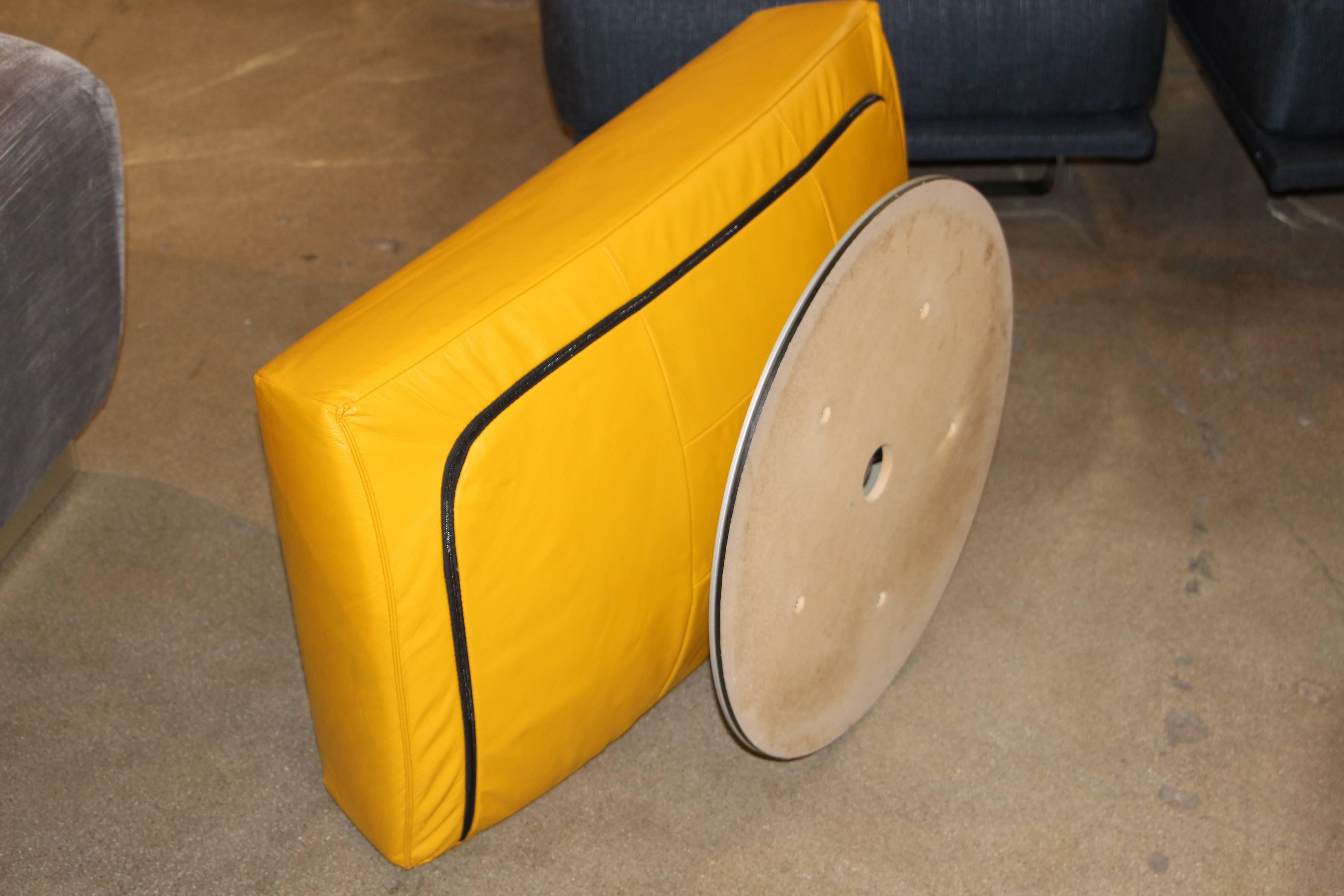 Montis Olivier Chair and Ottoman in Leather In Good Condition In Palm Springs, CA