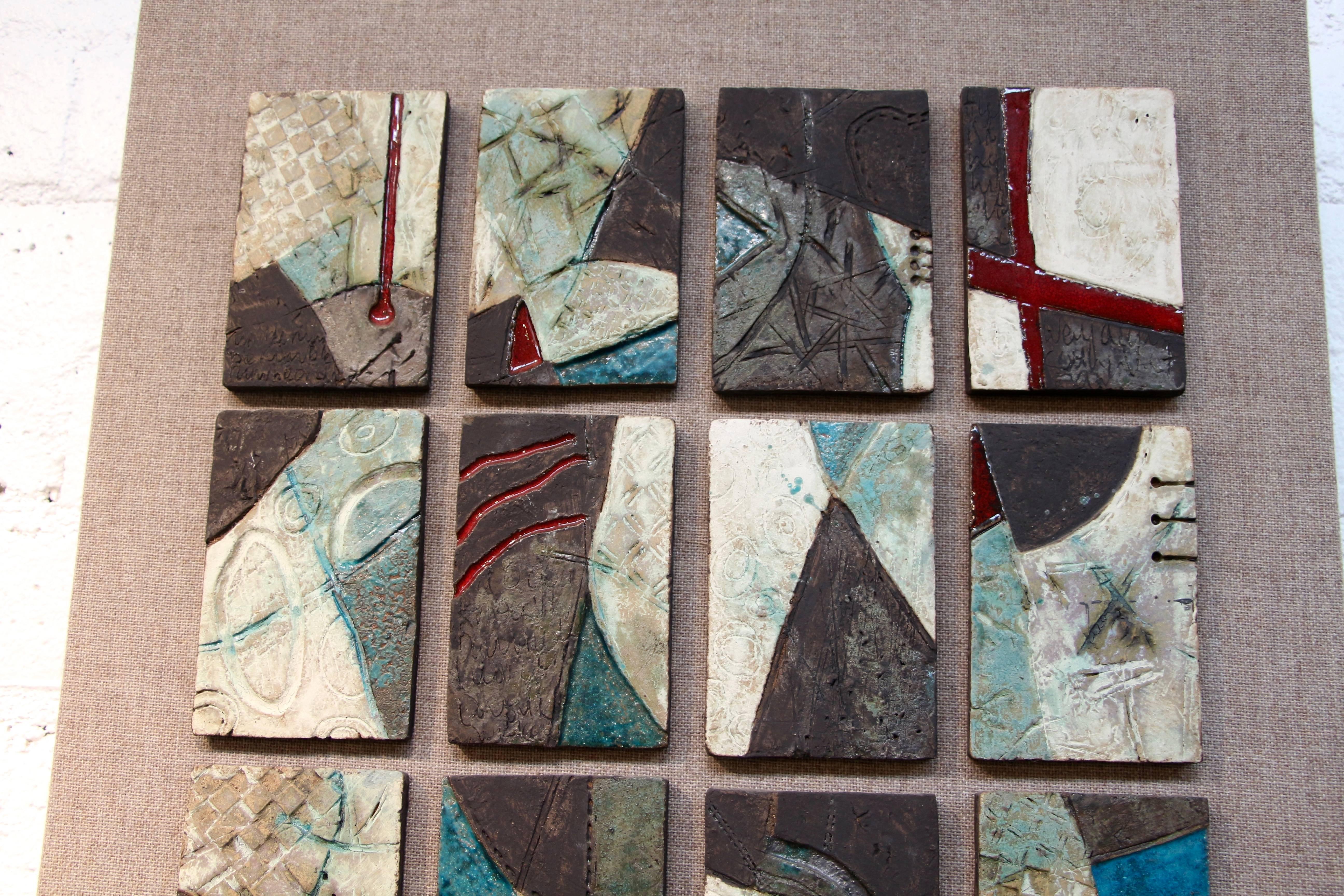 20 carreaux uniques montés en sculpture murale en vente 4