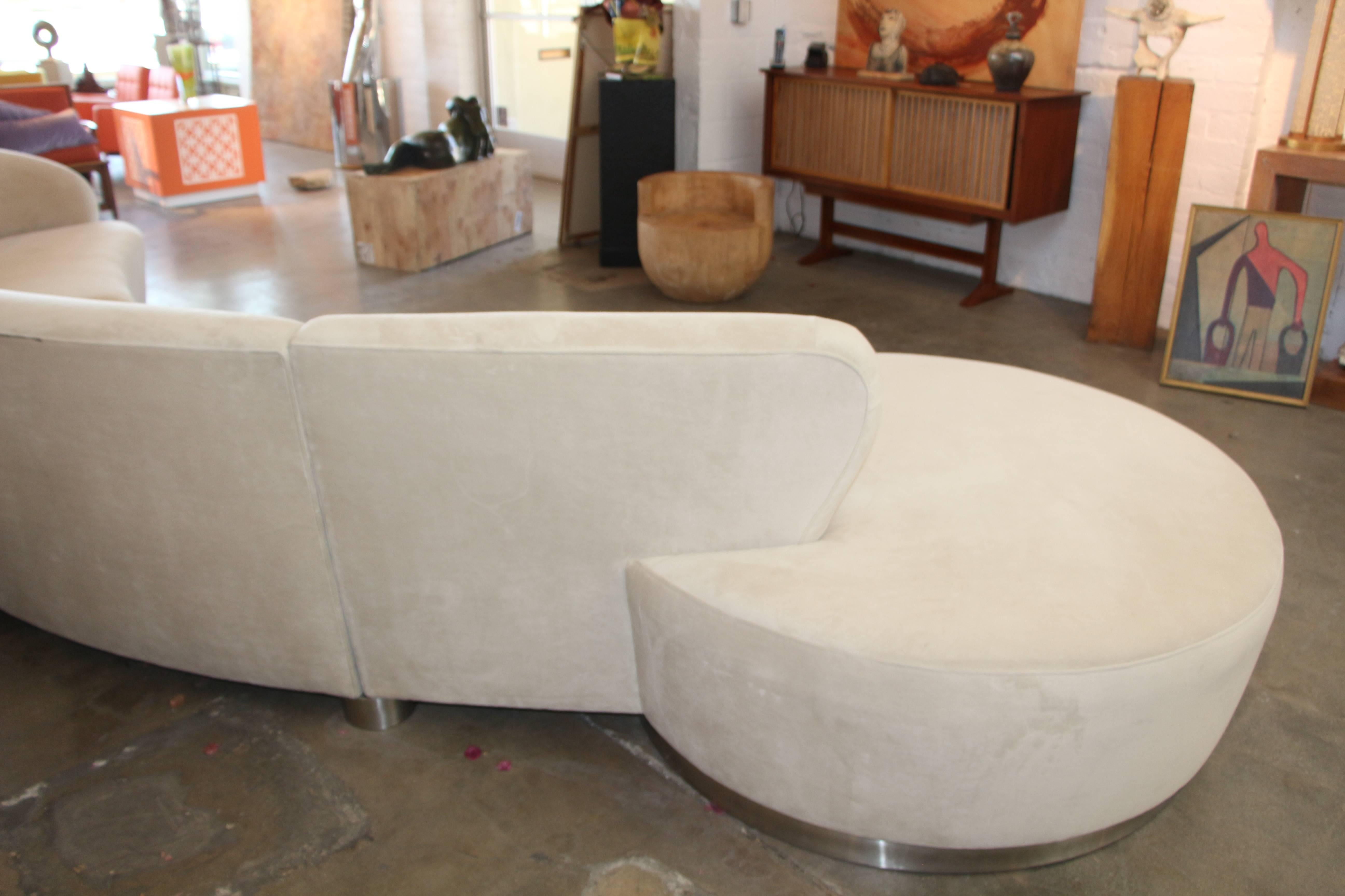 Vladimir Kagan Serpentine Sectional Sofa In Excellent Condition In Palm Springs, CA