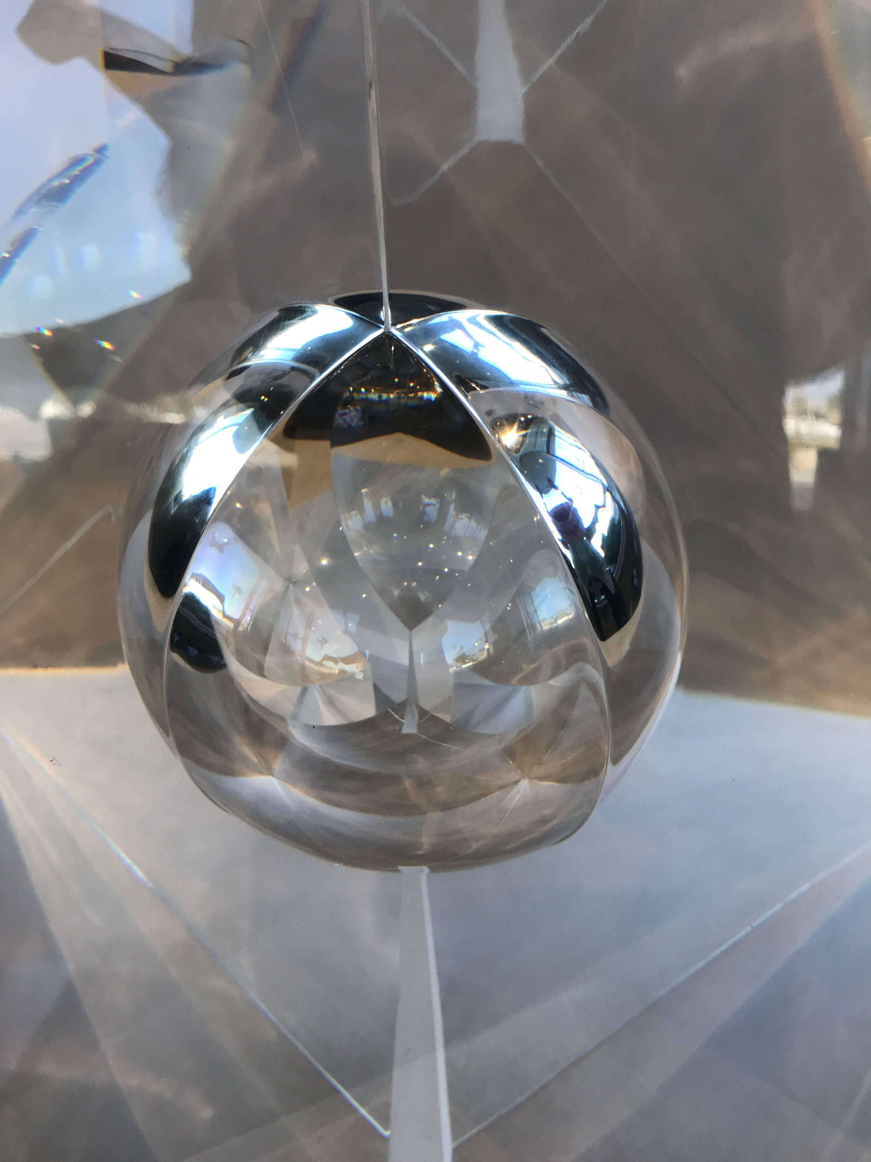 Fin du 20e siècle L'œil de la pyramide en lucite en vente