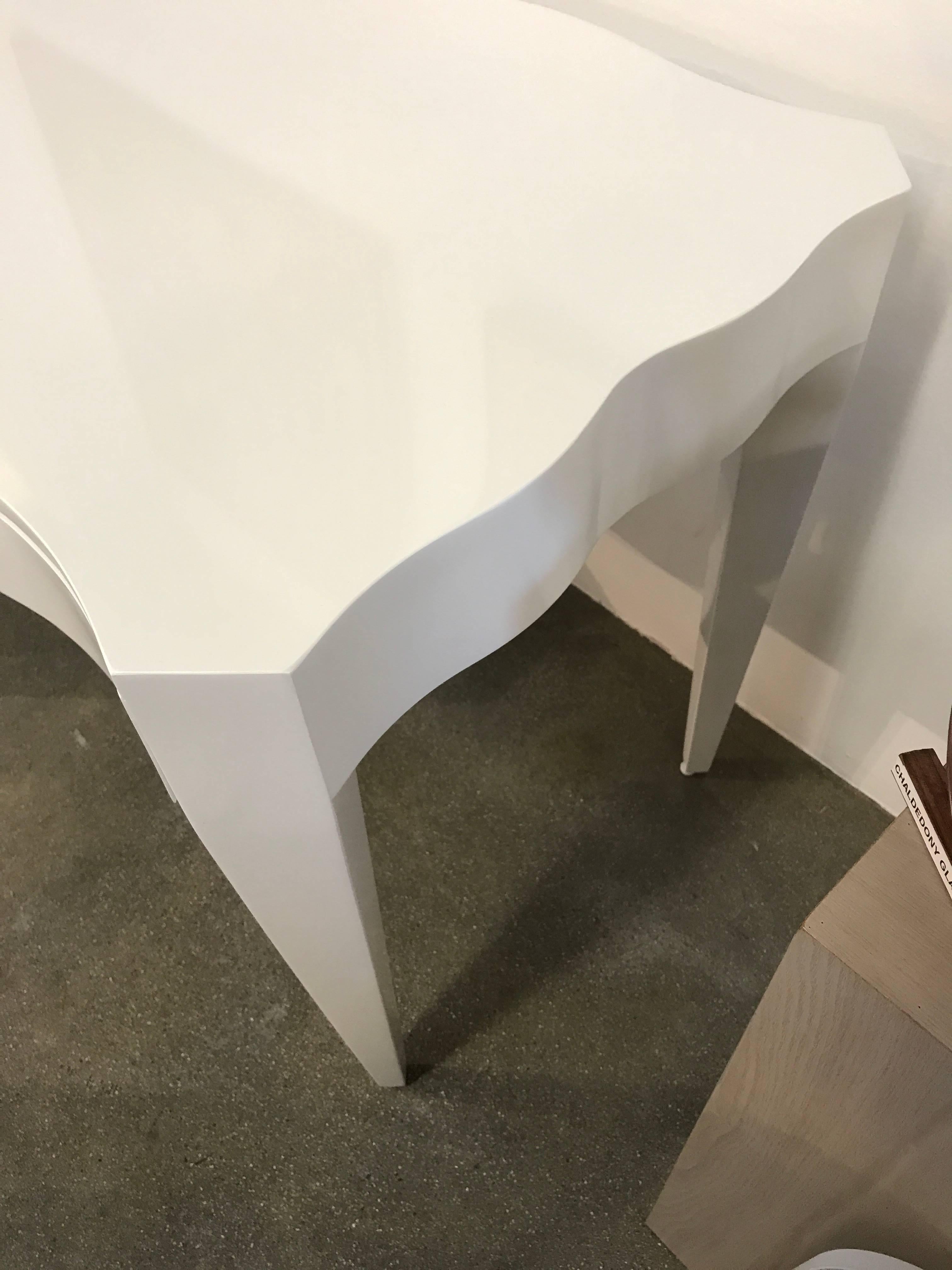 white lacquer vanity table