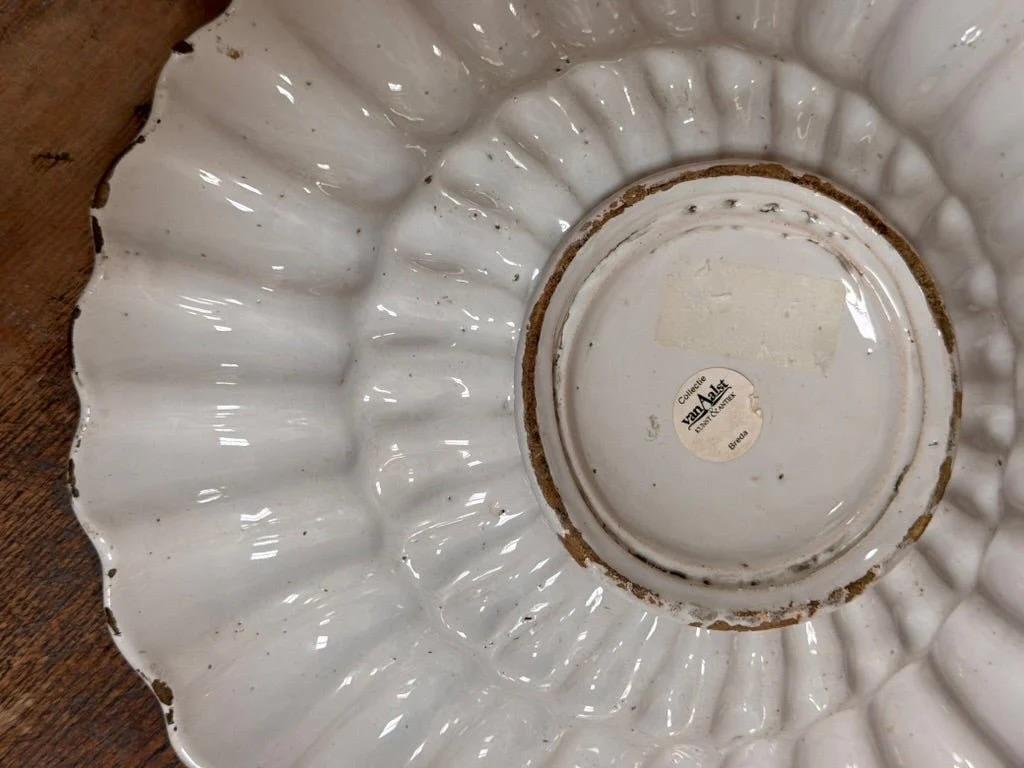 Faïence de Delft Rare chargeur à godrons blancs de Delft, hollandais, 17e siècle en vente