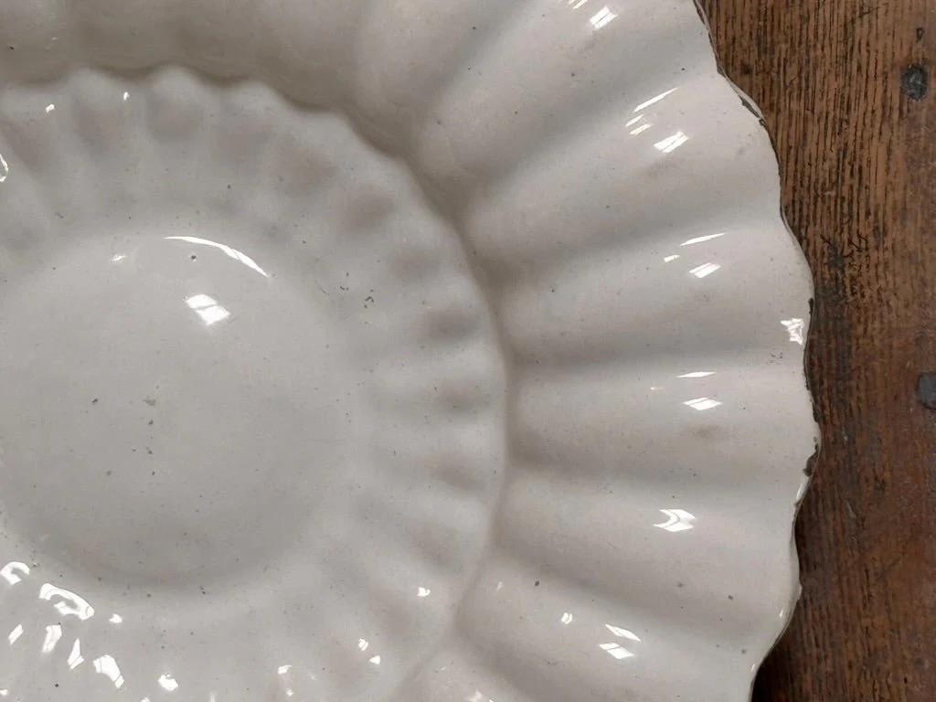 Néerlandais Rare chargeur à godrons blancs de Delft, hollandais, 17e siècle en vente