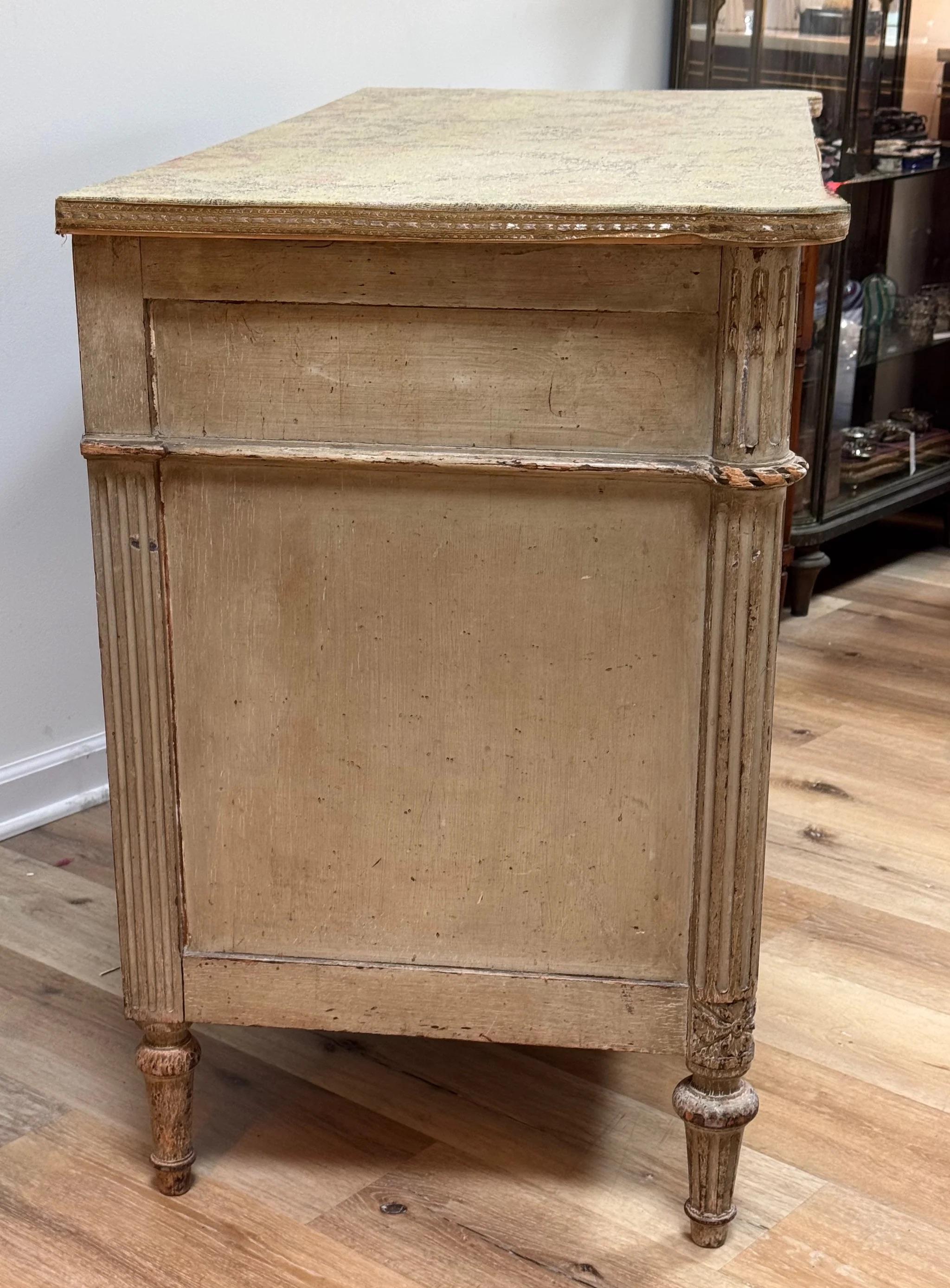 Commode française du XIXe siècle de style Louis XVI, sculptée et peinte en vente 2