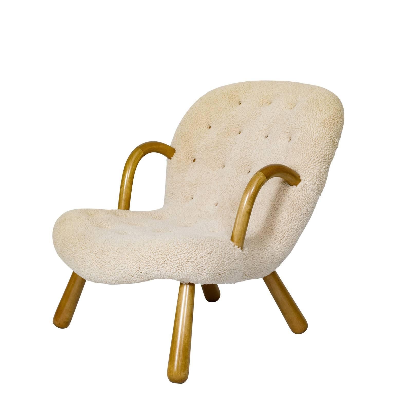 clam chair