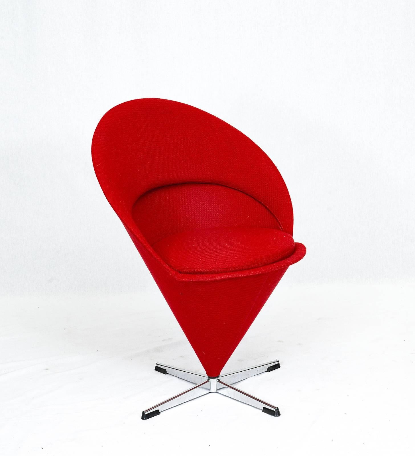 Der 1958 von Verner Panton entworfene und von Plus-Linje hergestellte Stuhl 