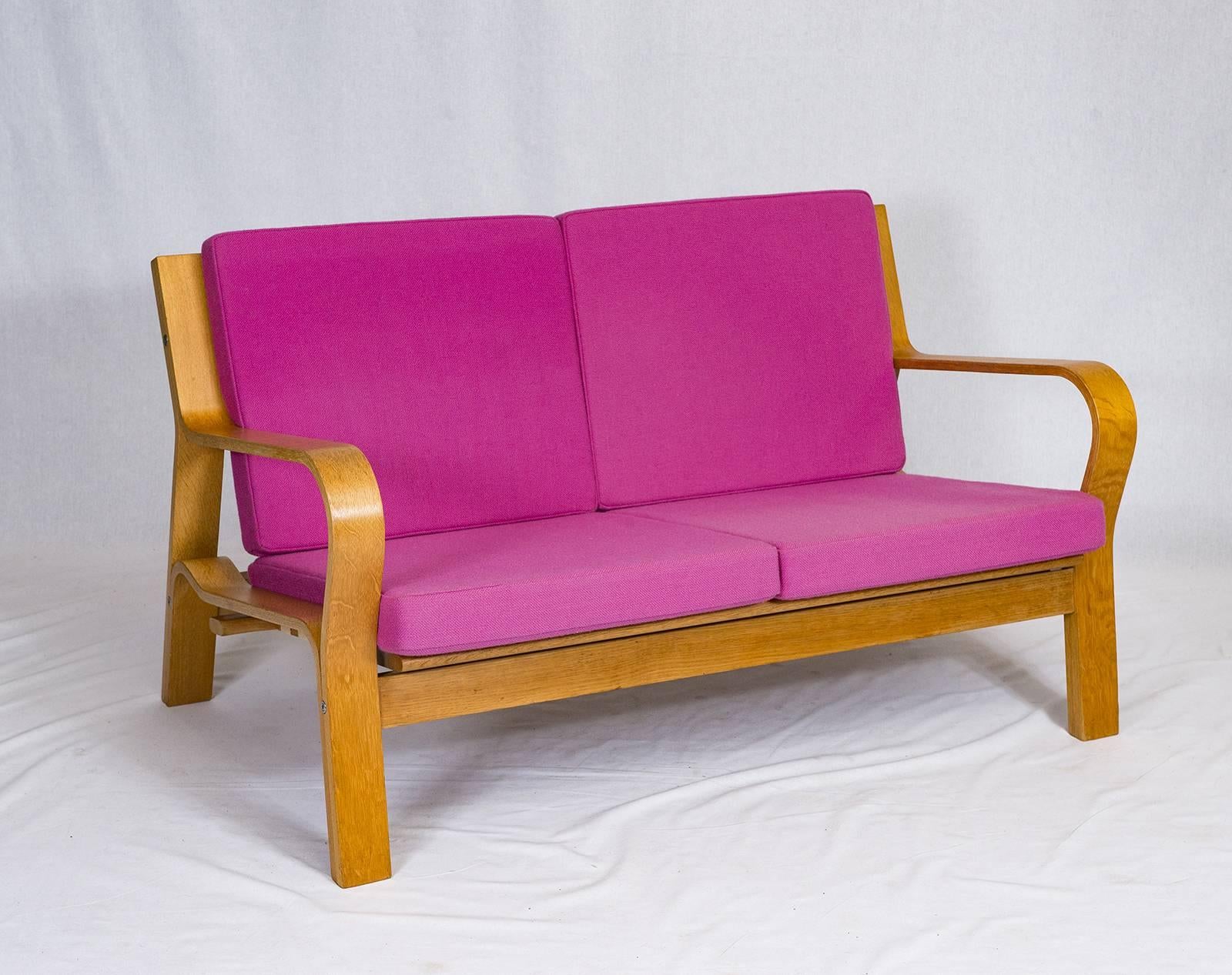 Danish Hans Wegner GE-670 Settee