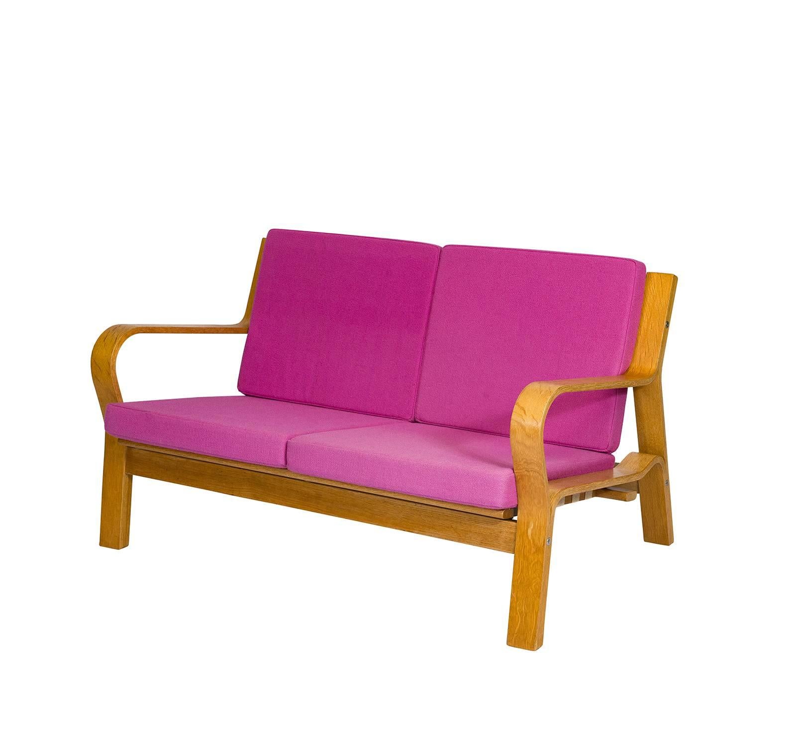 Scandinavian Modern Hans Wegner GE-670 Settee