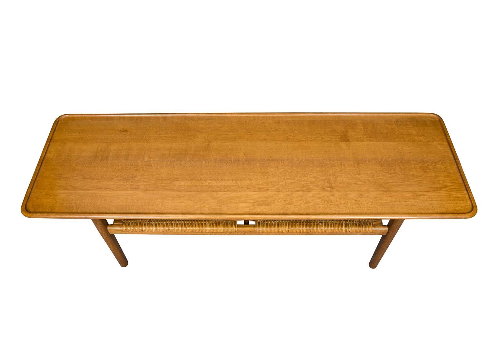 Has Wegner AT-10 Coffee Table In Excellent Condition In Los Angeles, CA