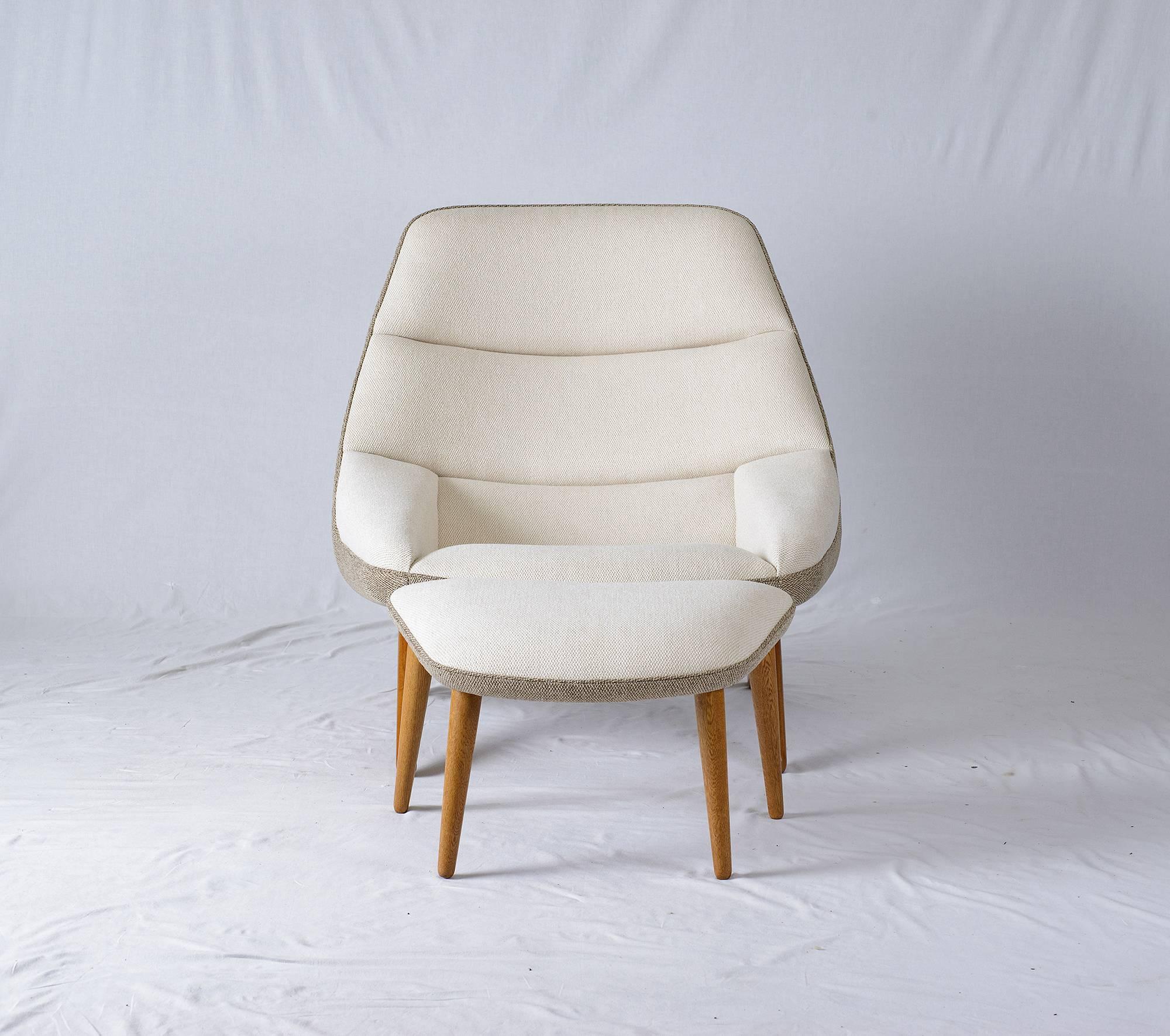 Illum Wikkelsø ML-91 lounge chair and footstool produced by A. Mikael Laursen.