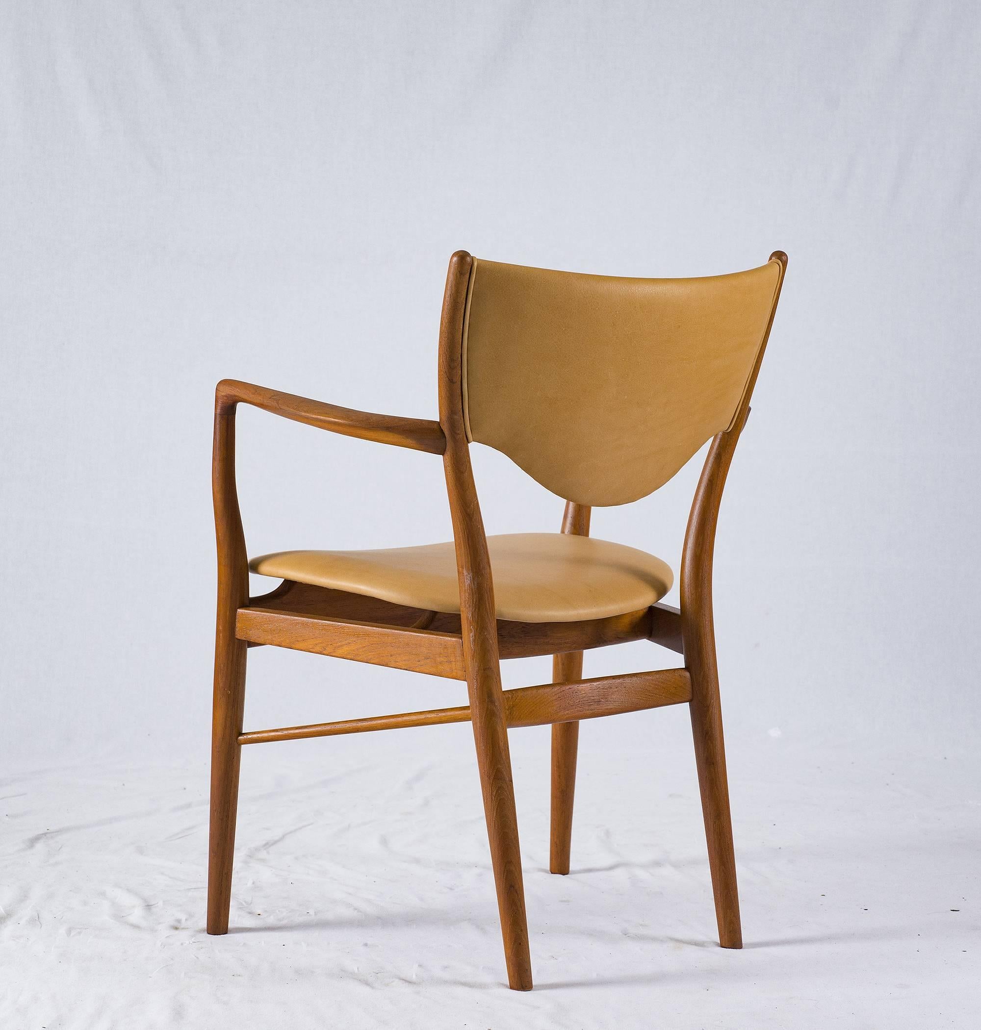 Pair of Finn Juhl BO-46 Armchairs In Excellent Condition In Los Angeles, CA