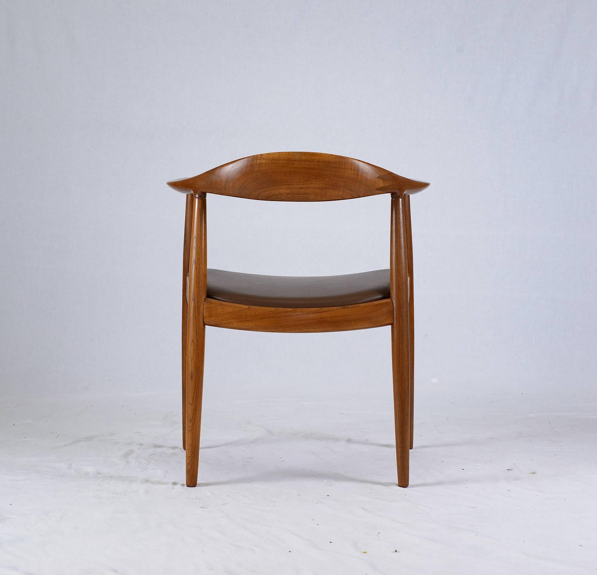 Scandinavian Modern Set of 12 Hans Wegner JH-503 Chairs