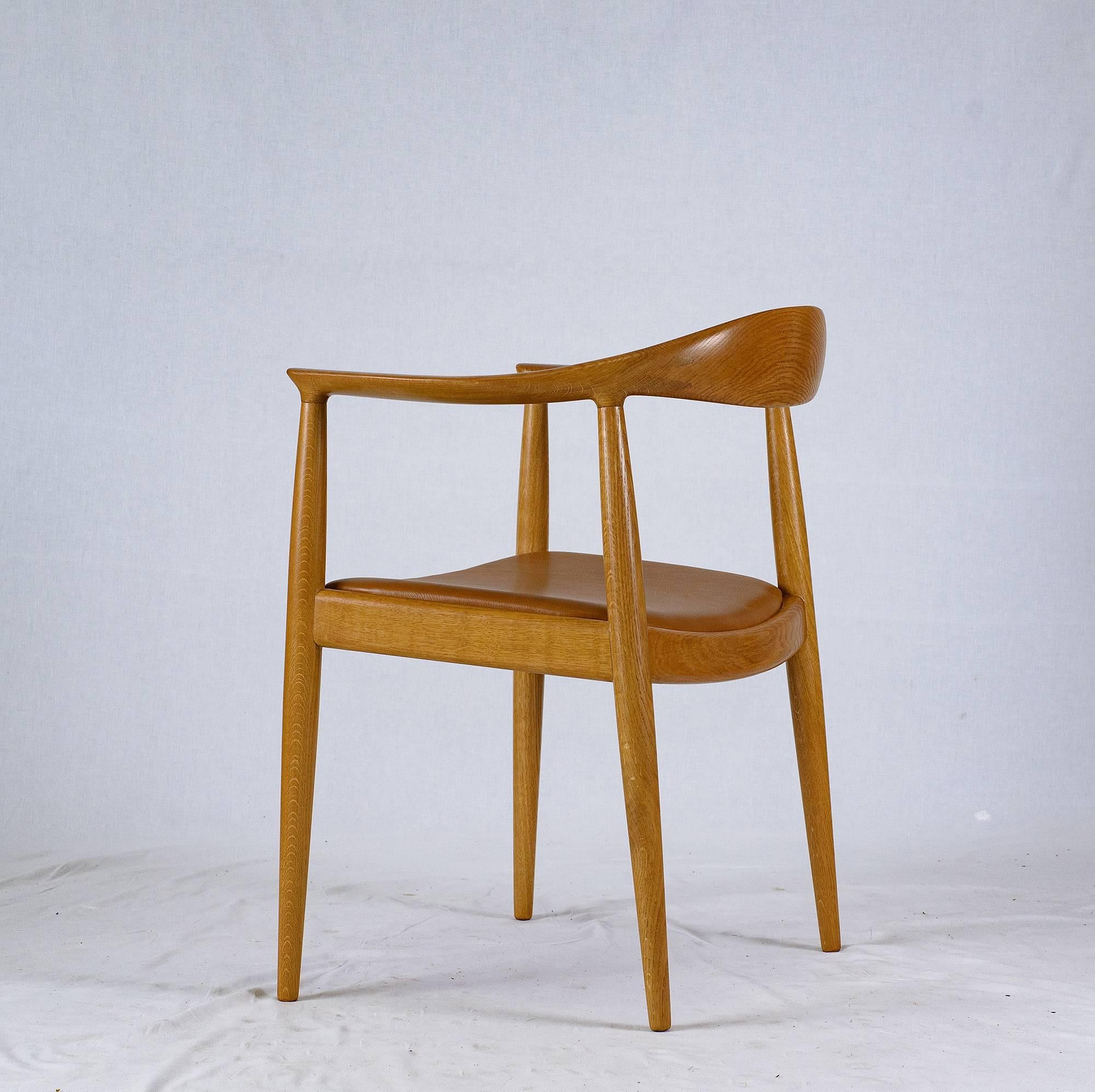 Milieu du XXe siècle Ensemble de huit chaises JH-503 de Hans Wegner en vente