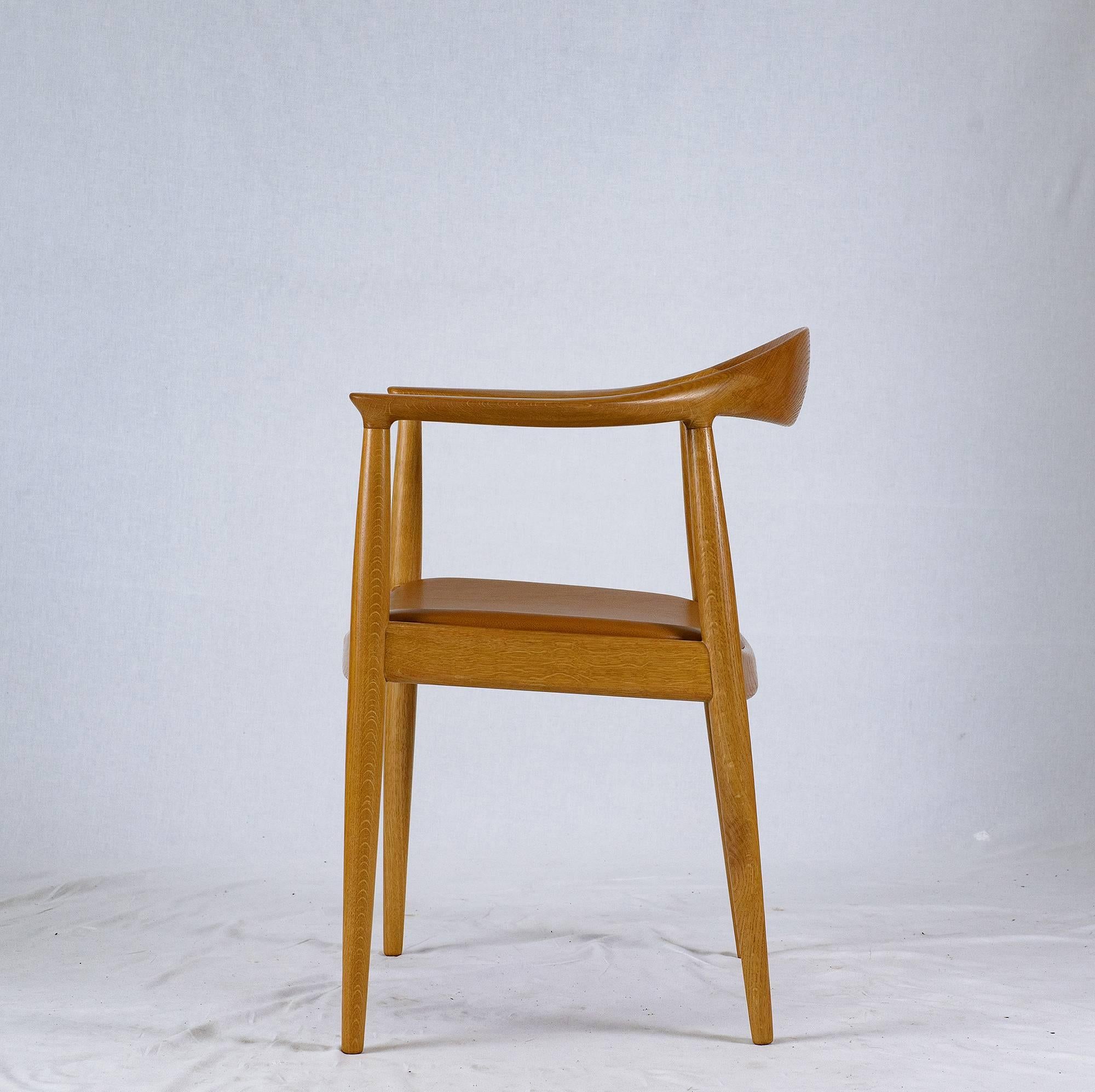 Scandinave moderne Ensemble de huit chaises JH-503 de Hans Wegner en vente