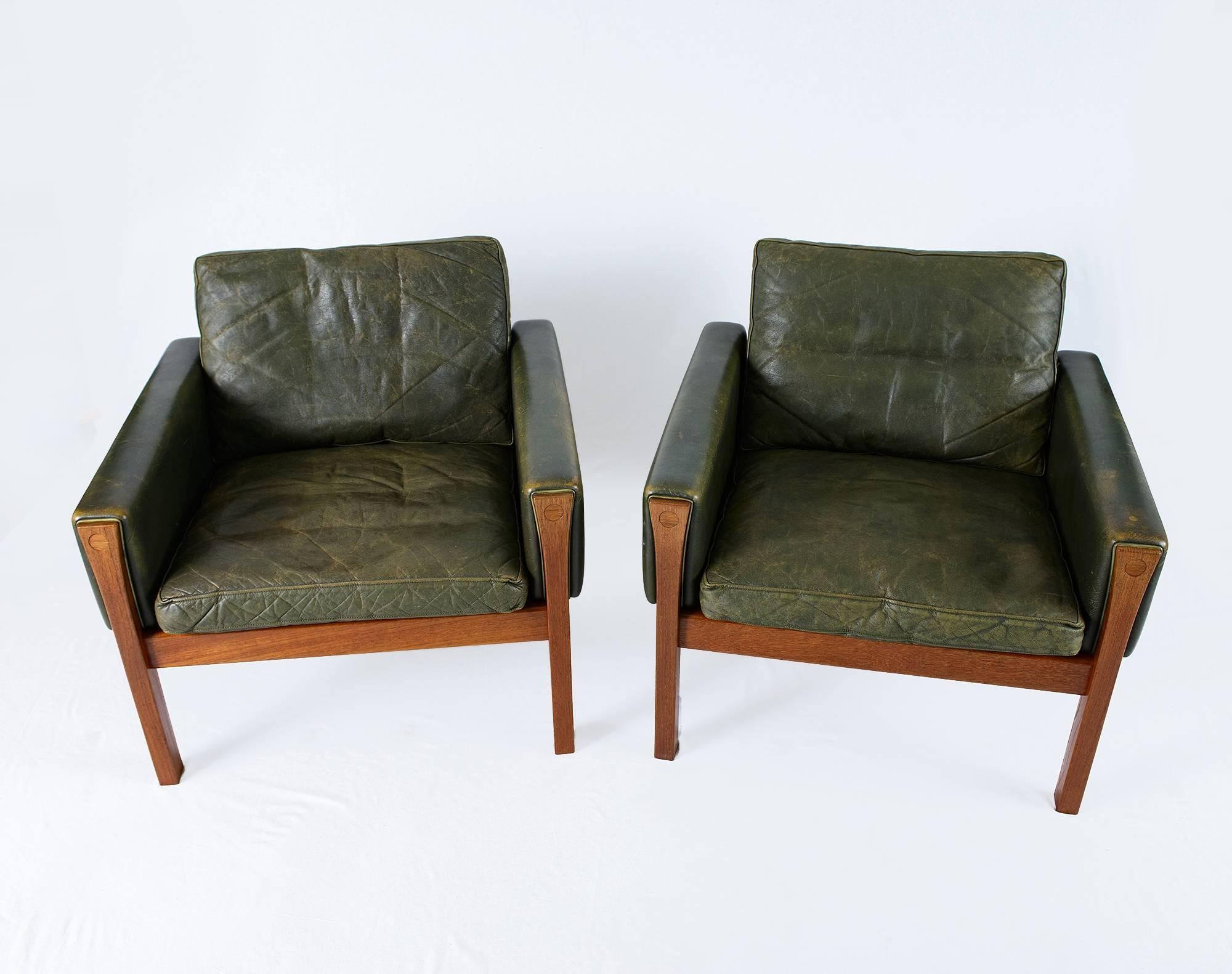 Pair of Hans Wegner AP-62 Lounge Chairs In Good Condition In Los Angeles, CA