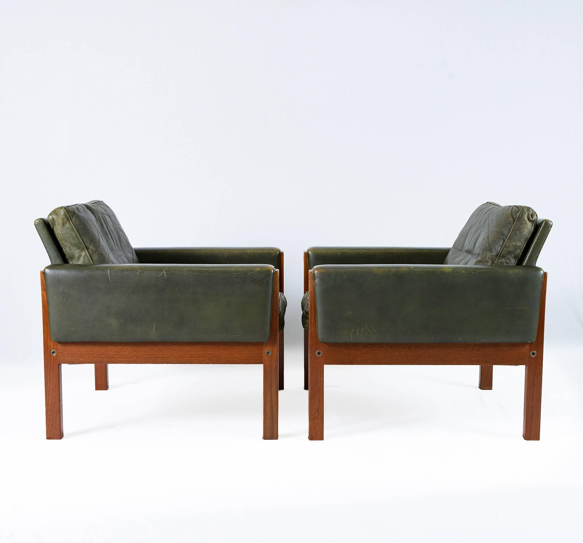 Mid-Century Modern Pair of Hans Wegner AP-62 Lounge Chairs