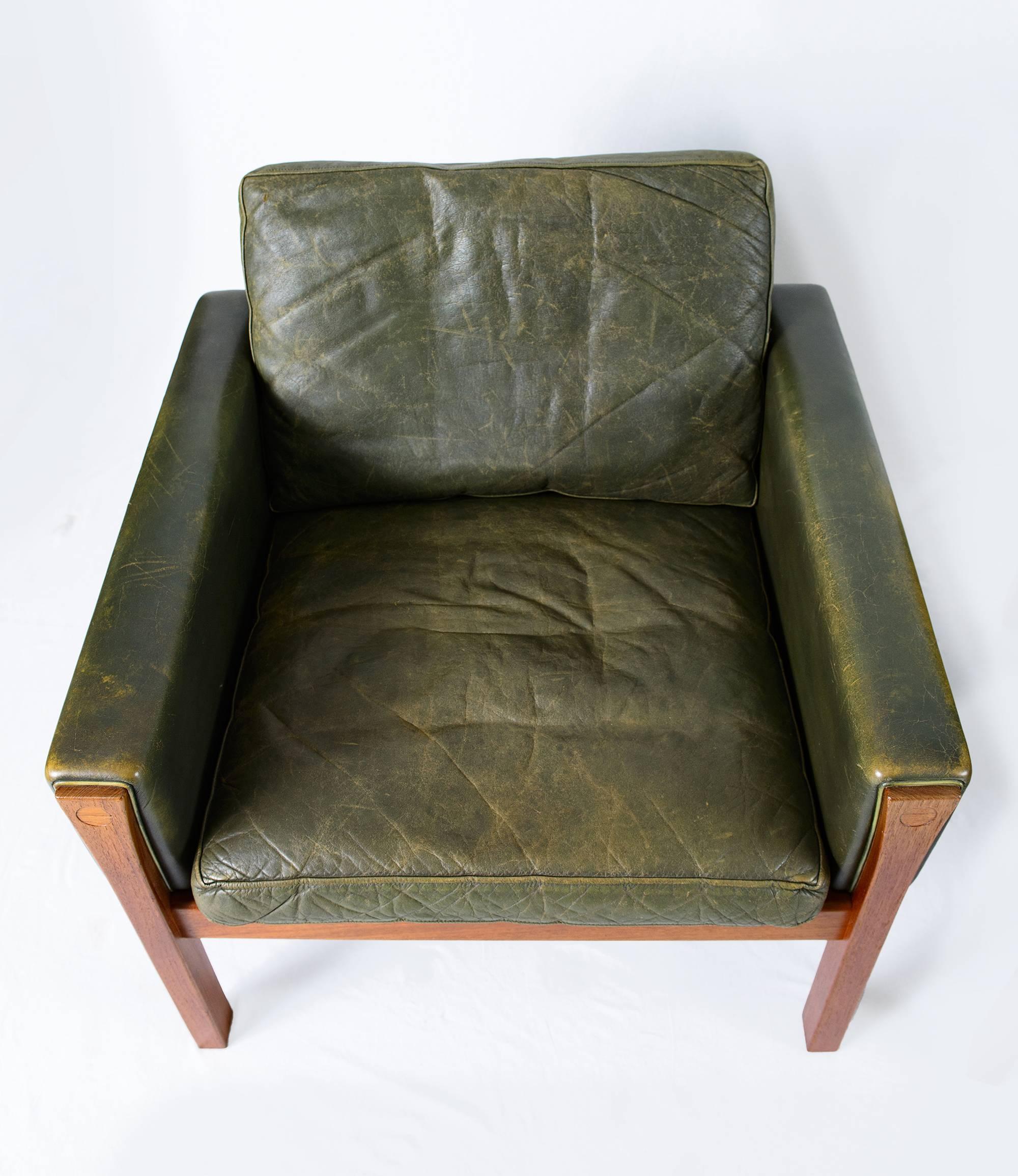 Mid-20th Century Pair of Hans Wegner AP-62 Lounge Chairs