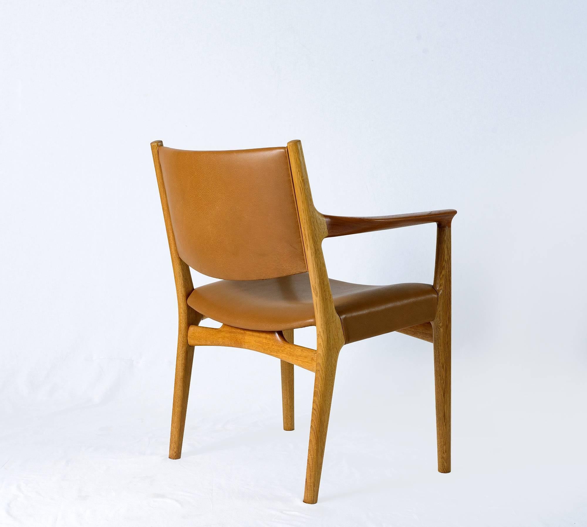 Milieu du XXe siècle Paire de fauteuils Hans Wegner Jh-525