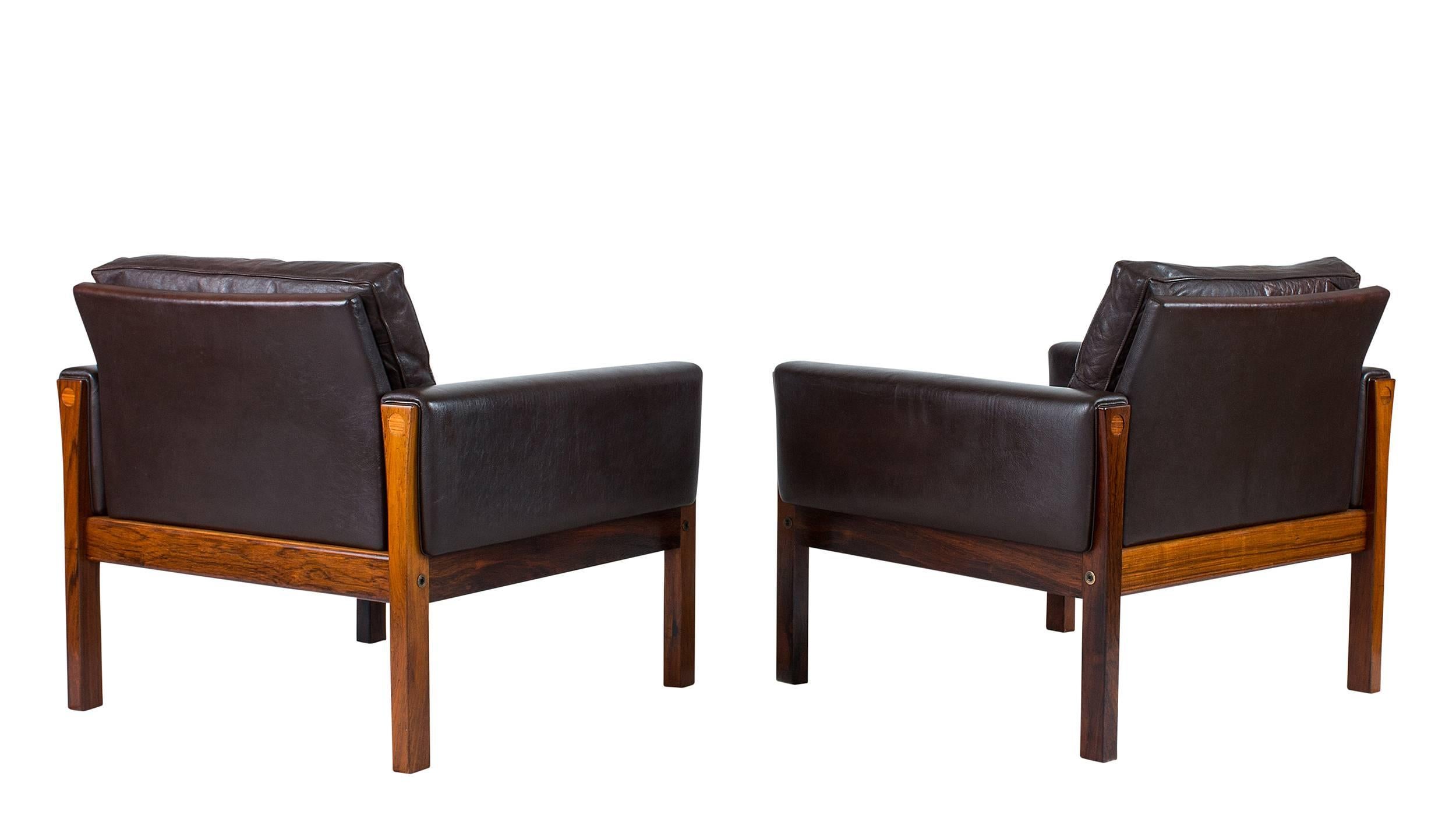 Mid-20th Century Pair of Hans Wegner AP 62 Lounge Chairs