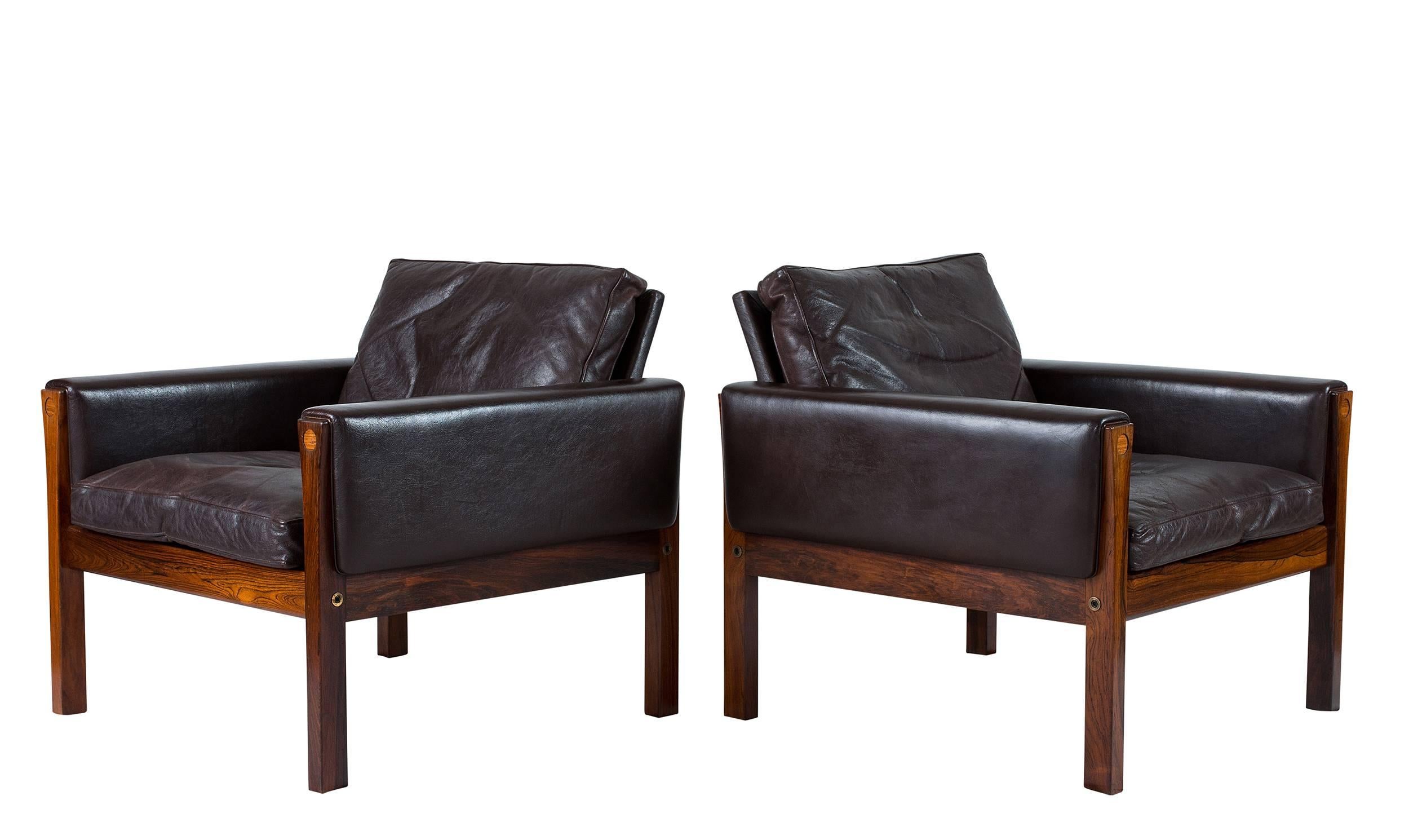Scandinavian Modern Pair of Hans Wegner AP 62 Lounge Chairs