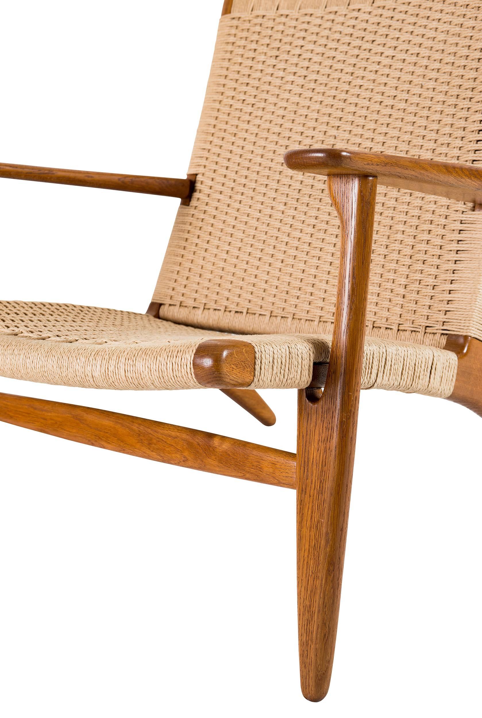 Mid-20th Century Hans Wegner Ch-25 Lounge Chair