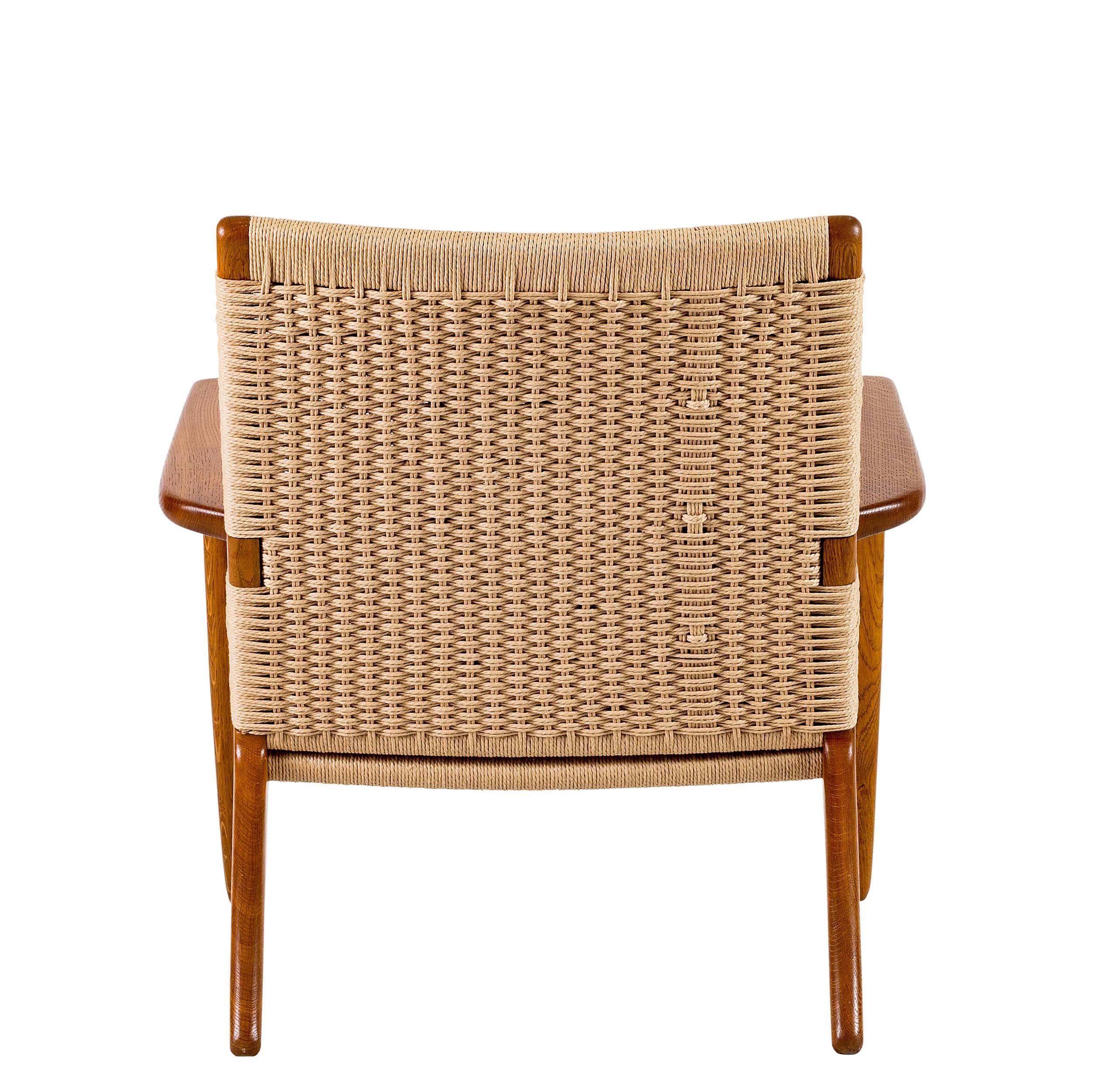 Scandinavian Modern Hans Wegner Ch-25 Lounge Chair
