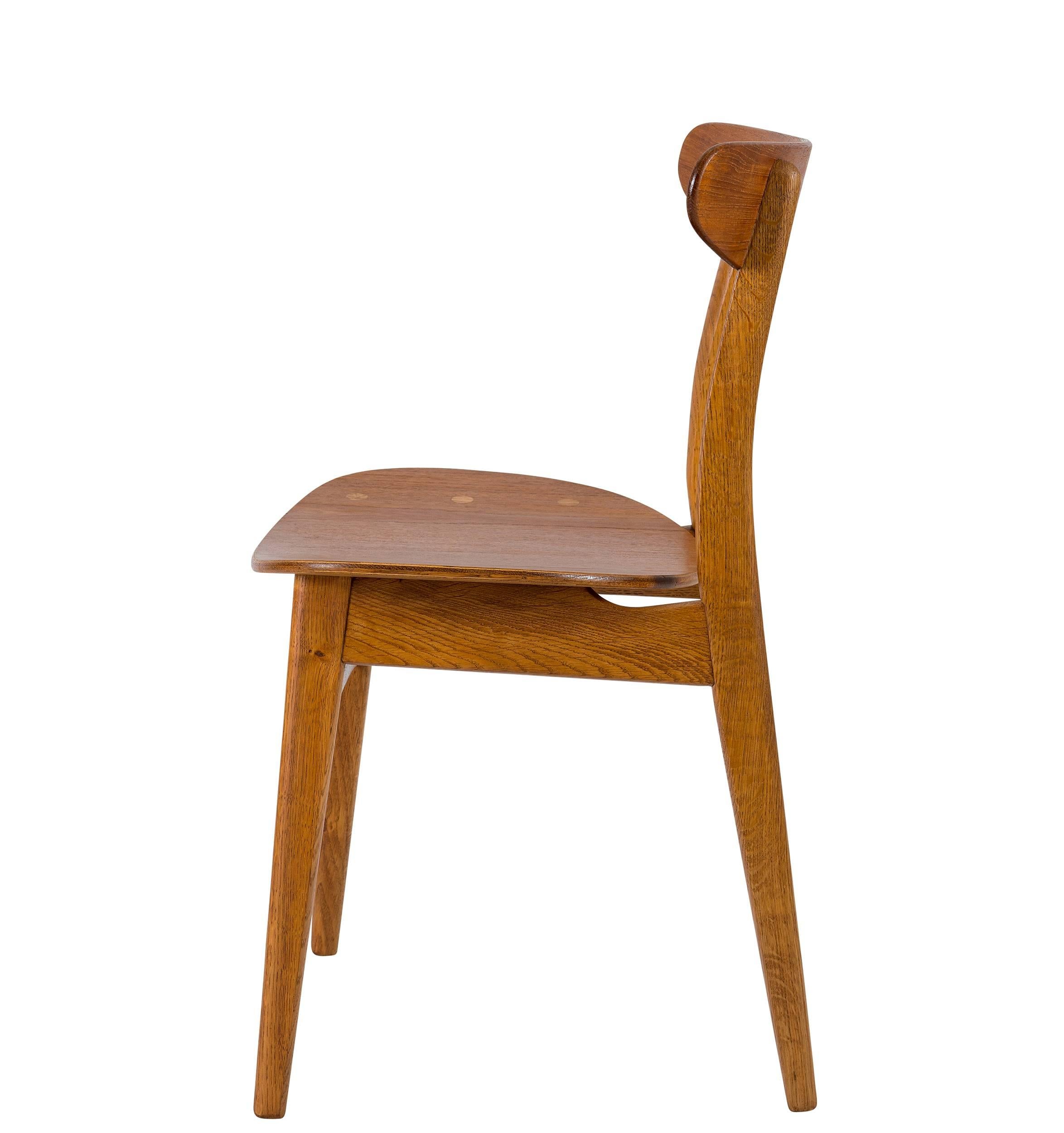Set of Eight Hans Wegner CH 30 Dining Chairs In Excellent Condition For Sale In Los Angeles, CA