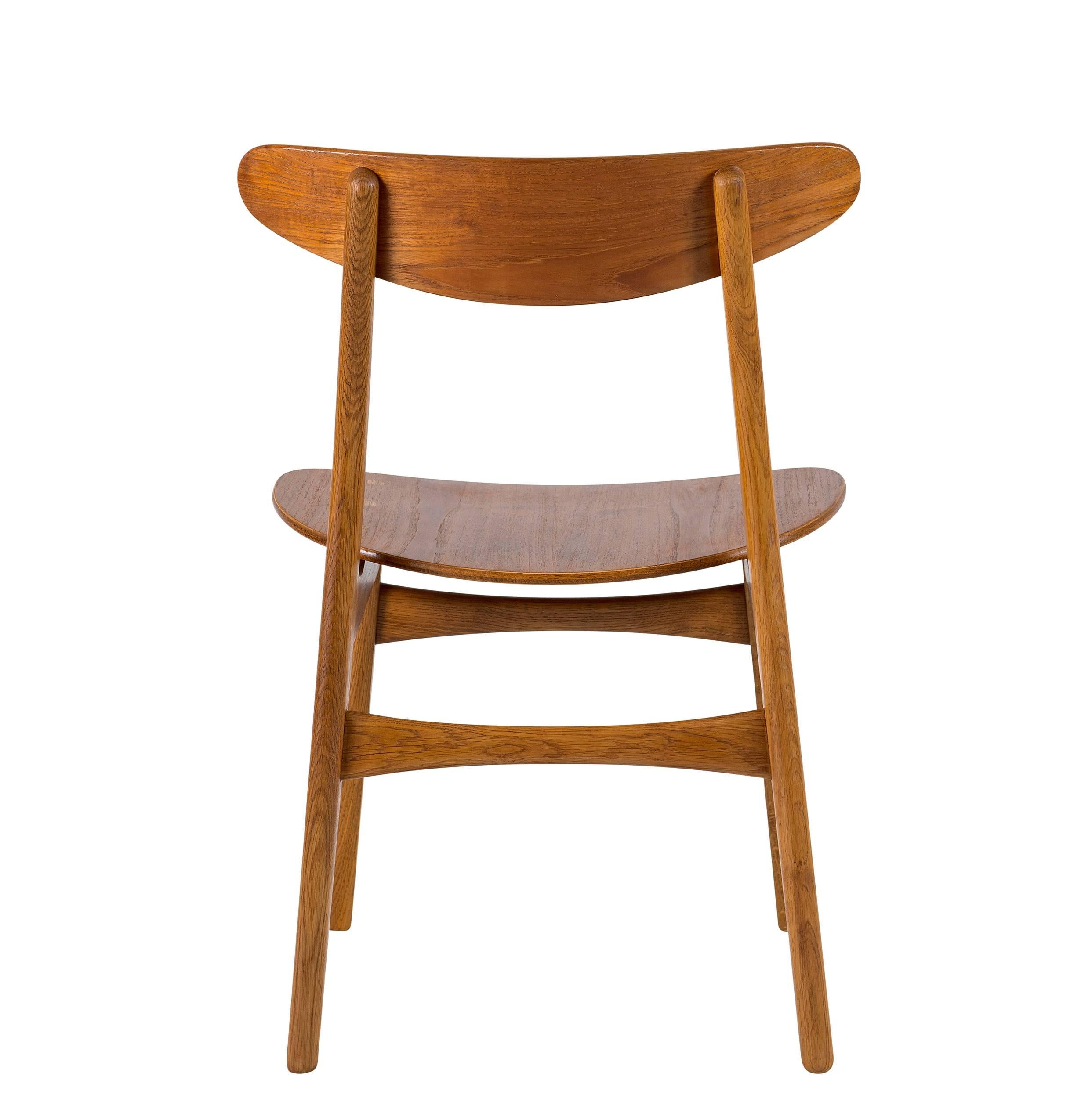 Oak Set of Eight Hans Wegner CH 30 Dining Chairs For Sale