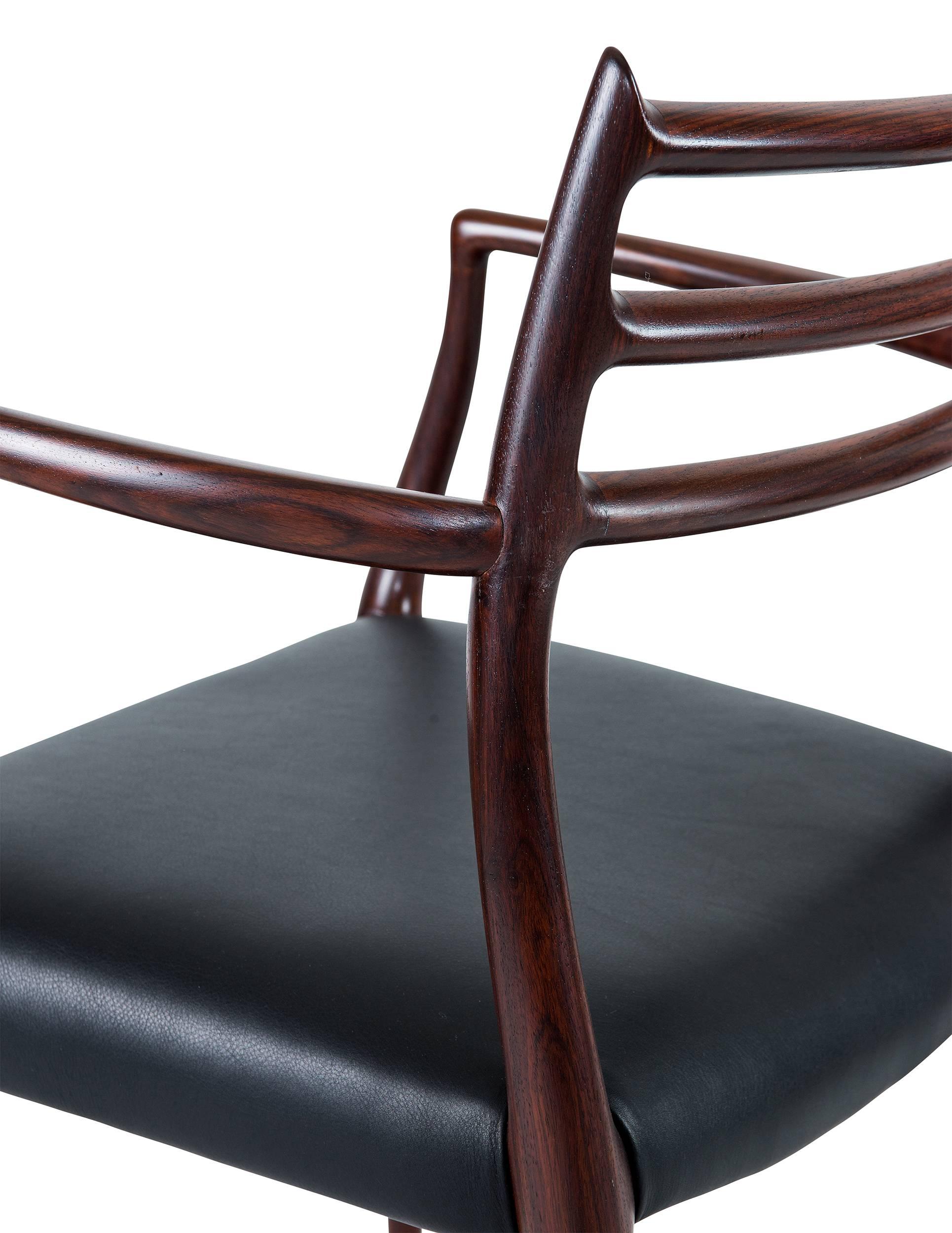 Niels Moller paire de fauteuils en bois de rose modèle n° 62 1