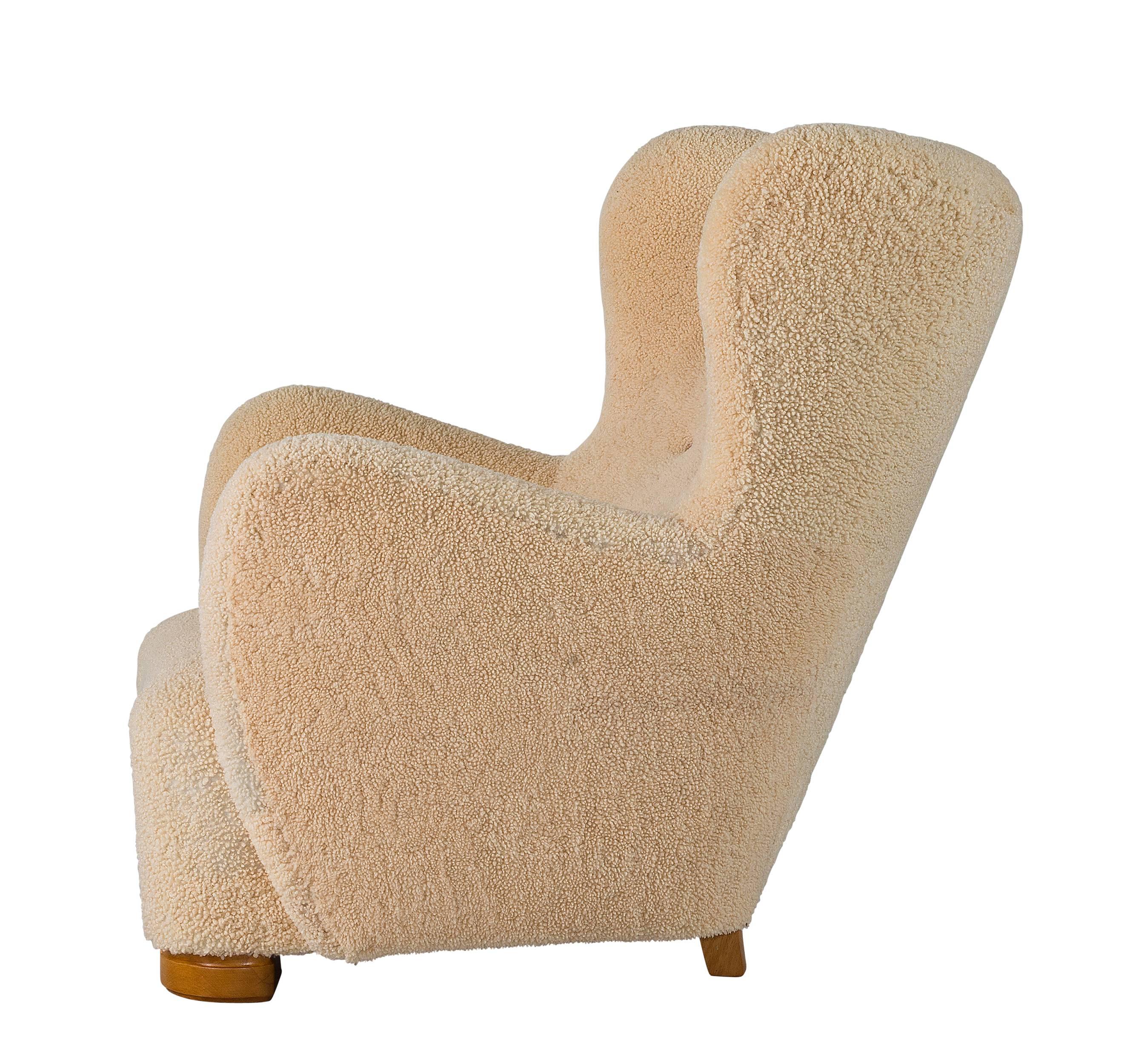 Scandinavian Sheepskin Lounge Chair In Excellent Condition In Los Angeles, CA