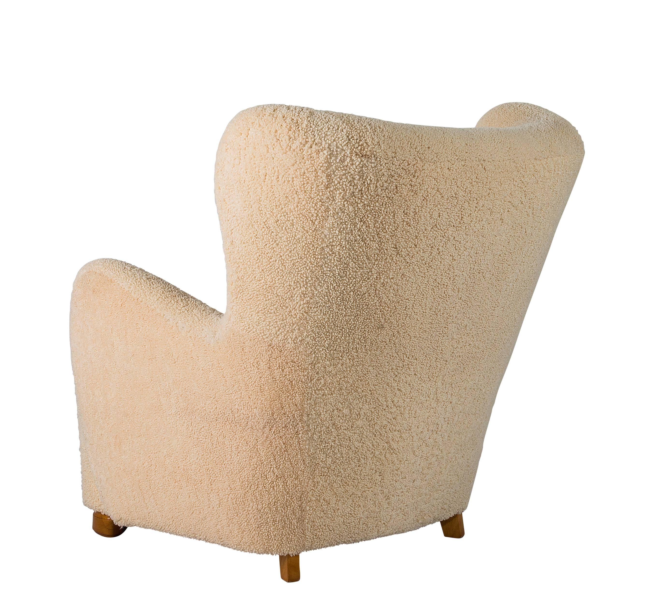 Scandinavian Sheepskin Lounge Chair 1
