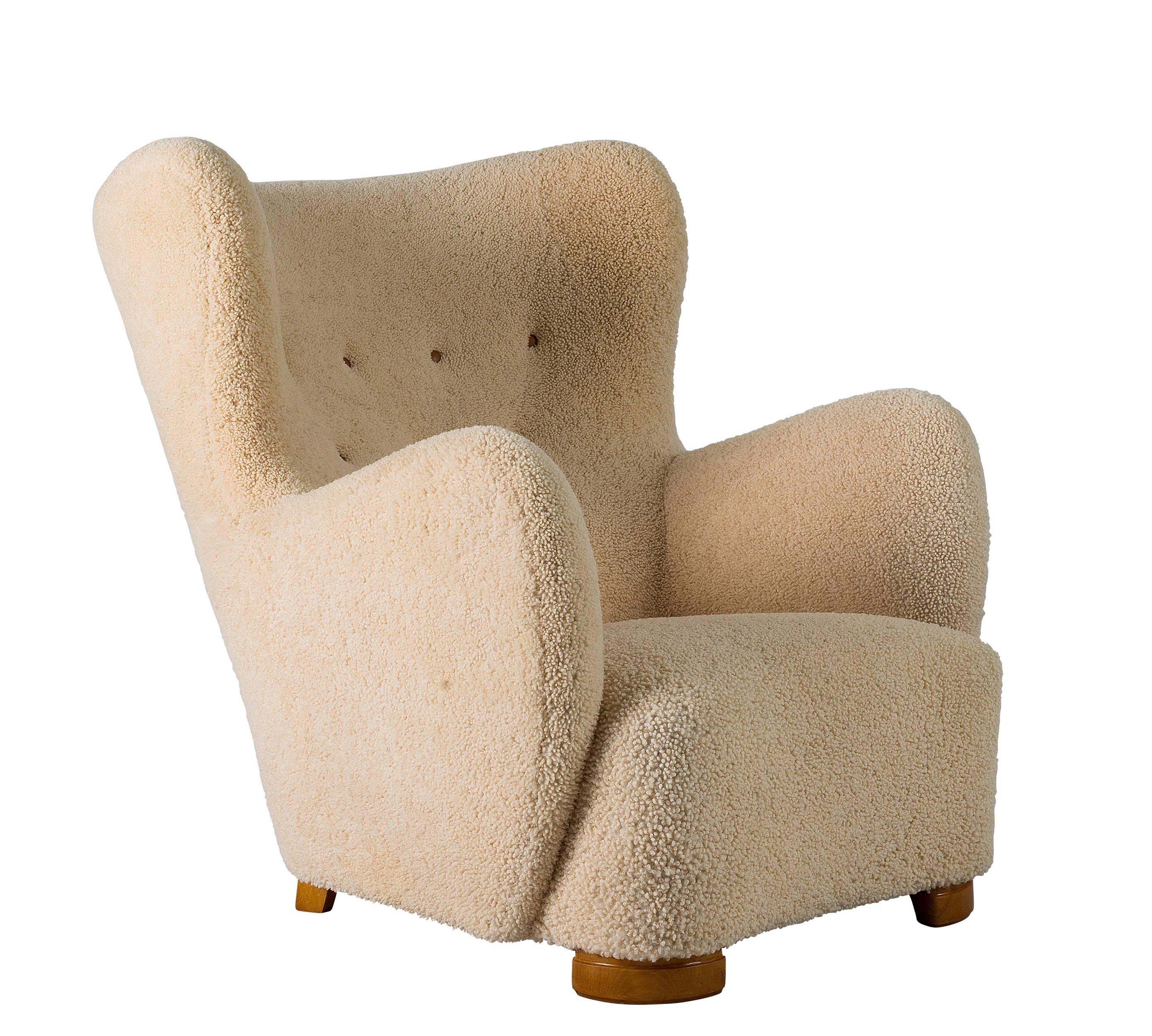 Scandinavian Sheepskin Lounge Chair 3