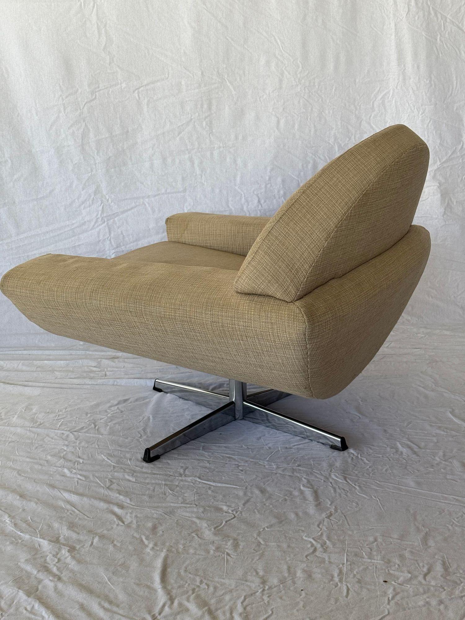 Chaise longue pivotante 