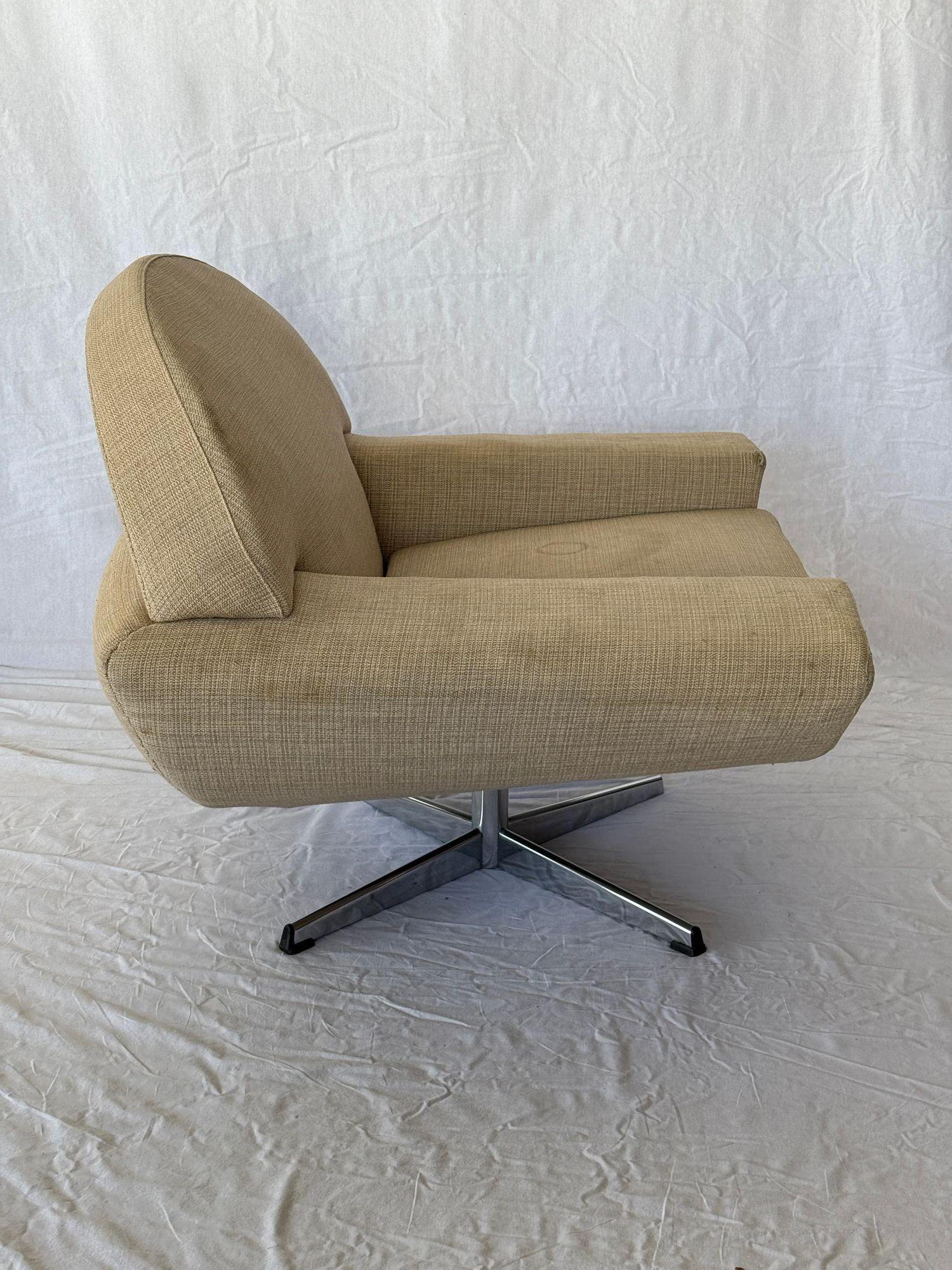 Scandinave moderne Chaise longue pivotante 