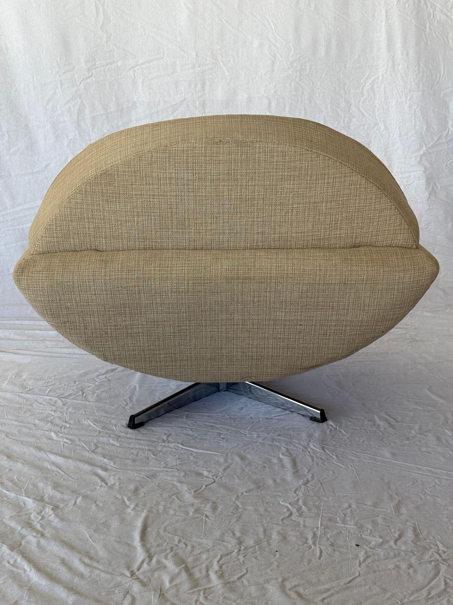 Chaise longue pivotante 