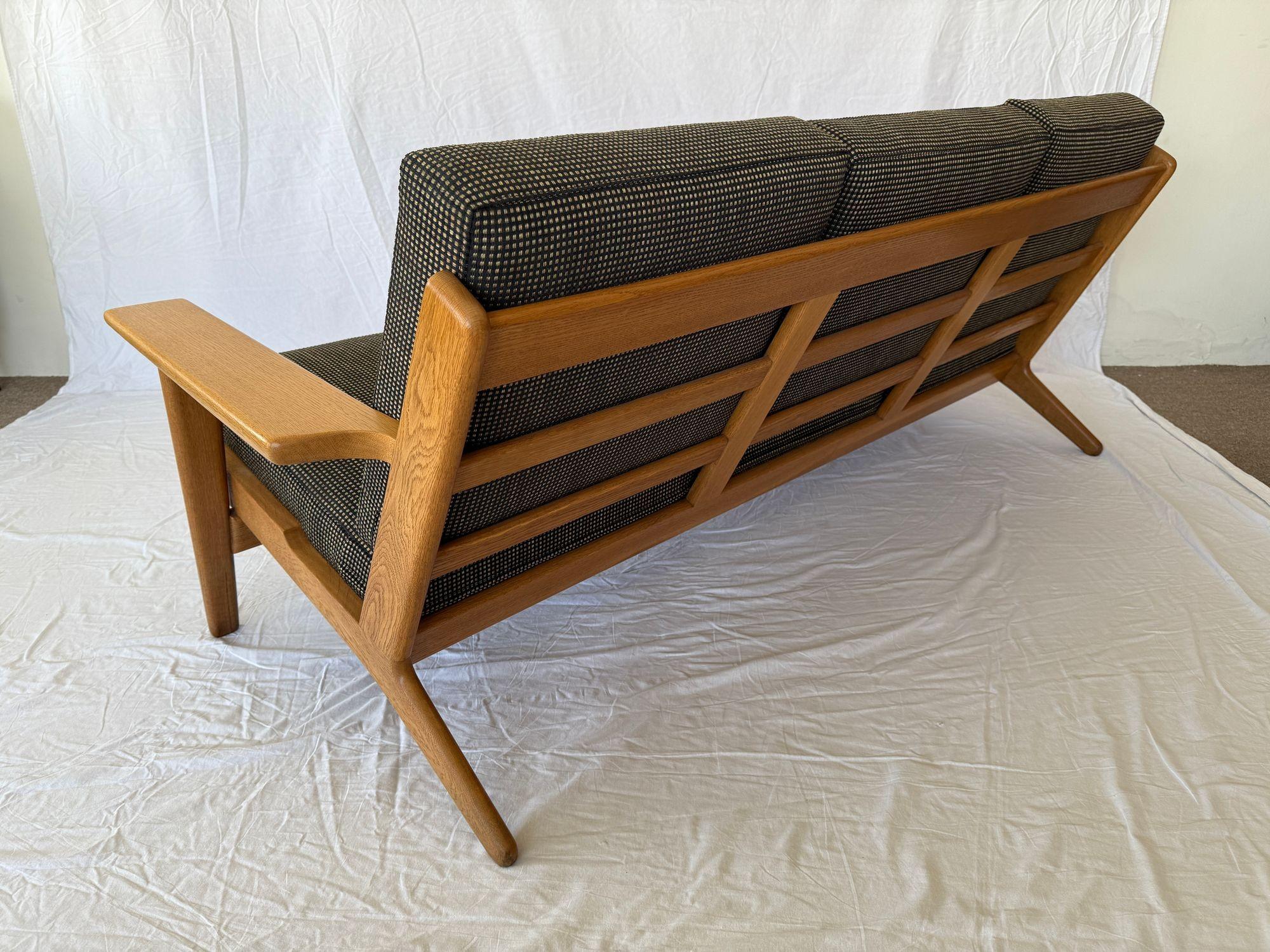 Sofá Hans Wegner GE-290 Tela en venta