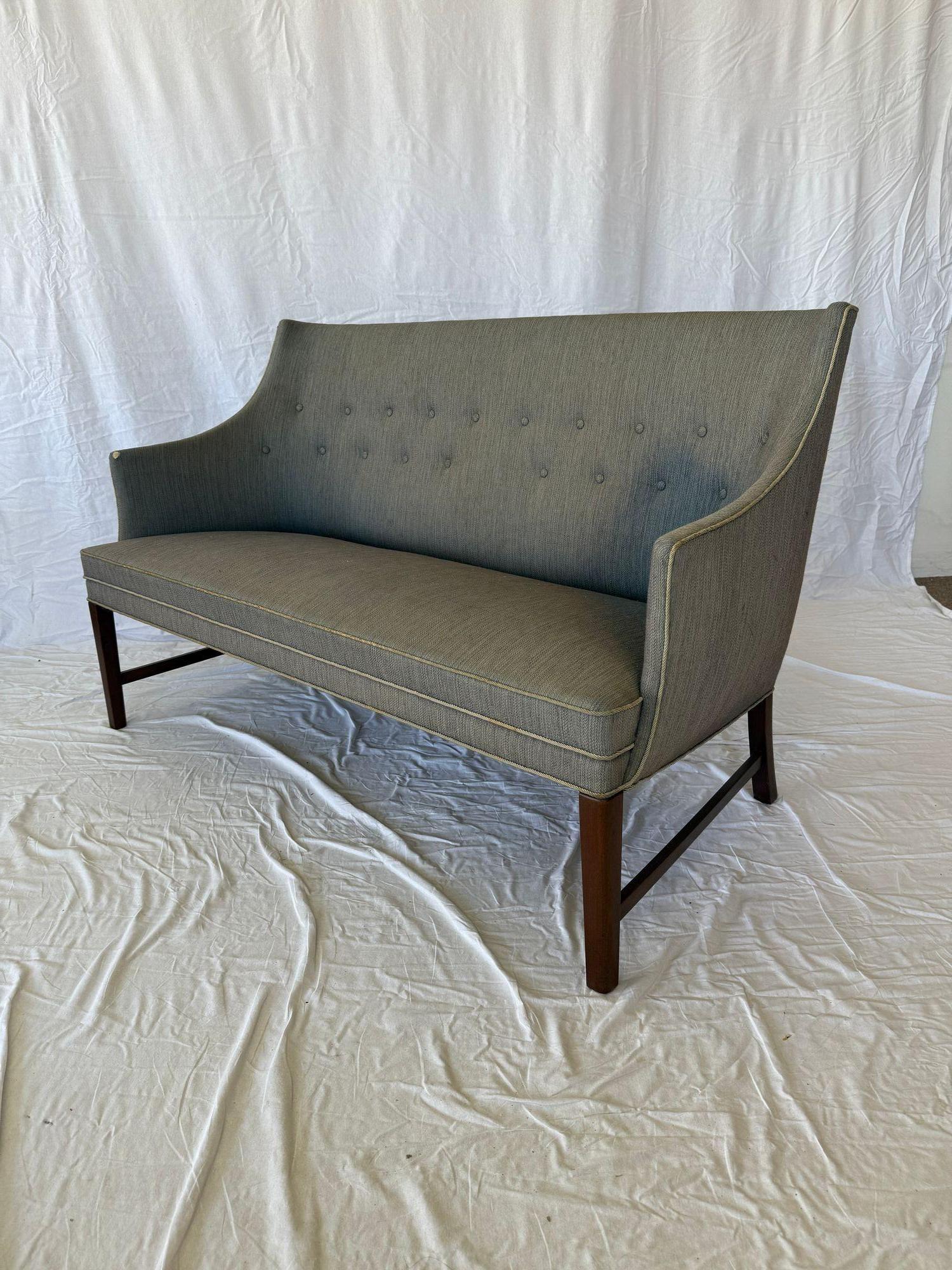 Canapé Frits Henningsen.  1940's.  Beau design classique.