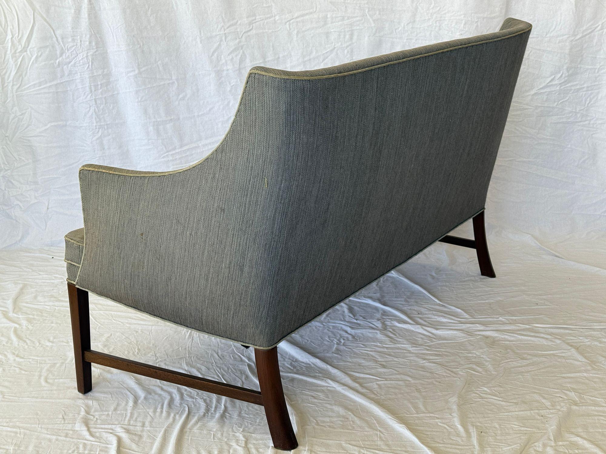Frits Henningsen banquette État moyen - En vente à Los Angeles, CA