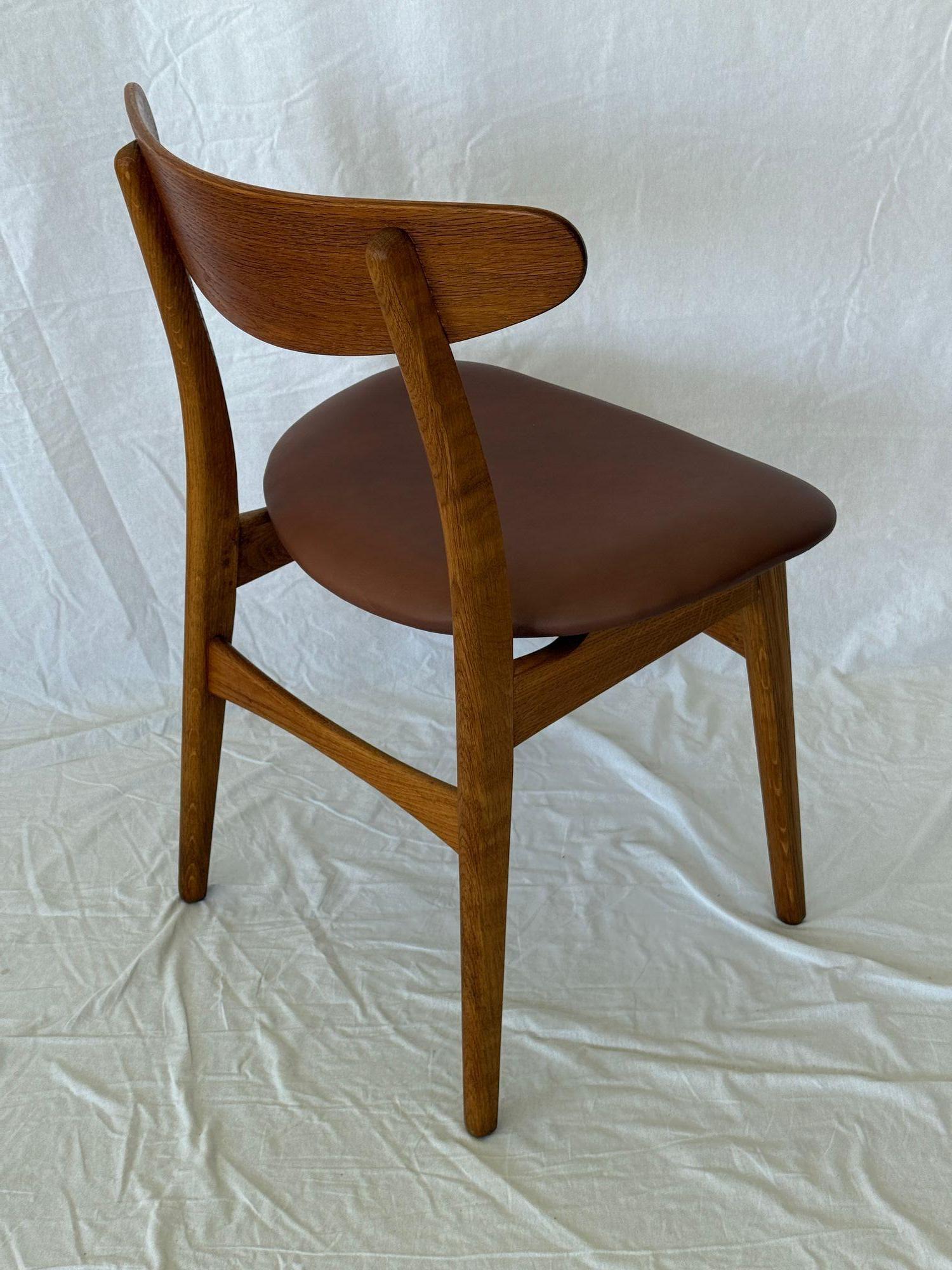 Metà XX secolo Set di 4 sedie da pranzo Hans Wegner CH-30 in vendita