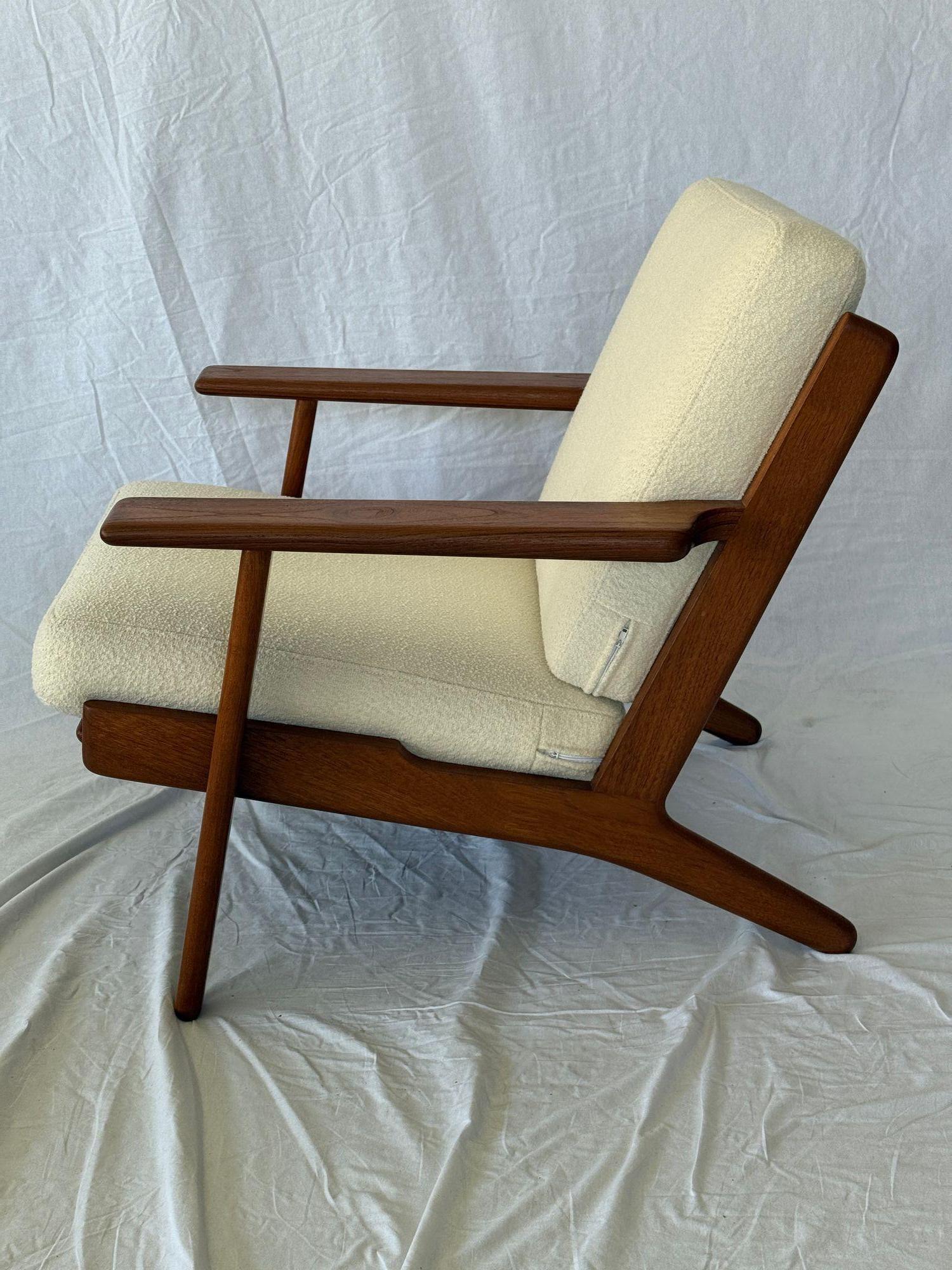 Hans Wegner GE-290 Teak Lounge Chair 1953 entworfen und von GETAMA hergestellt. Hat in GETAMA Unterschrift unten eingebrannt.