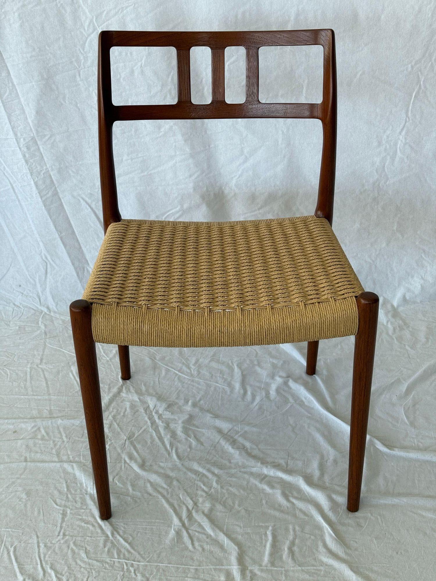 Satz von 6 Niels  Moller Modell 79 Esszimmerstühle. Produziert von J. L. Moller.  Entworfen im Jahr 1966.