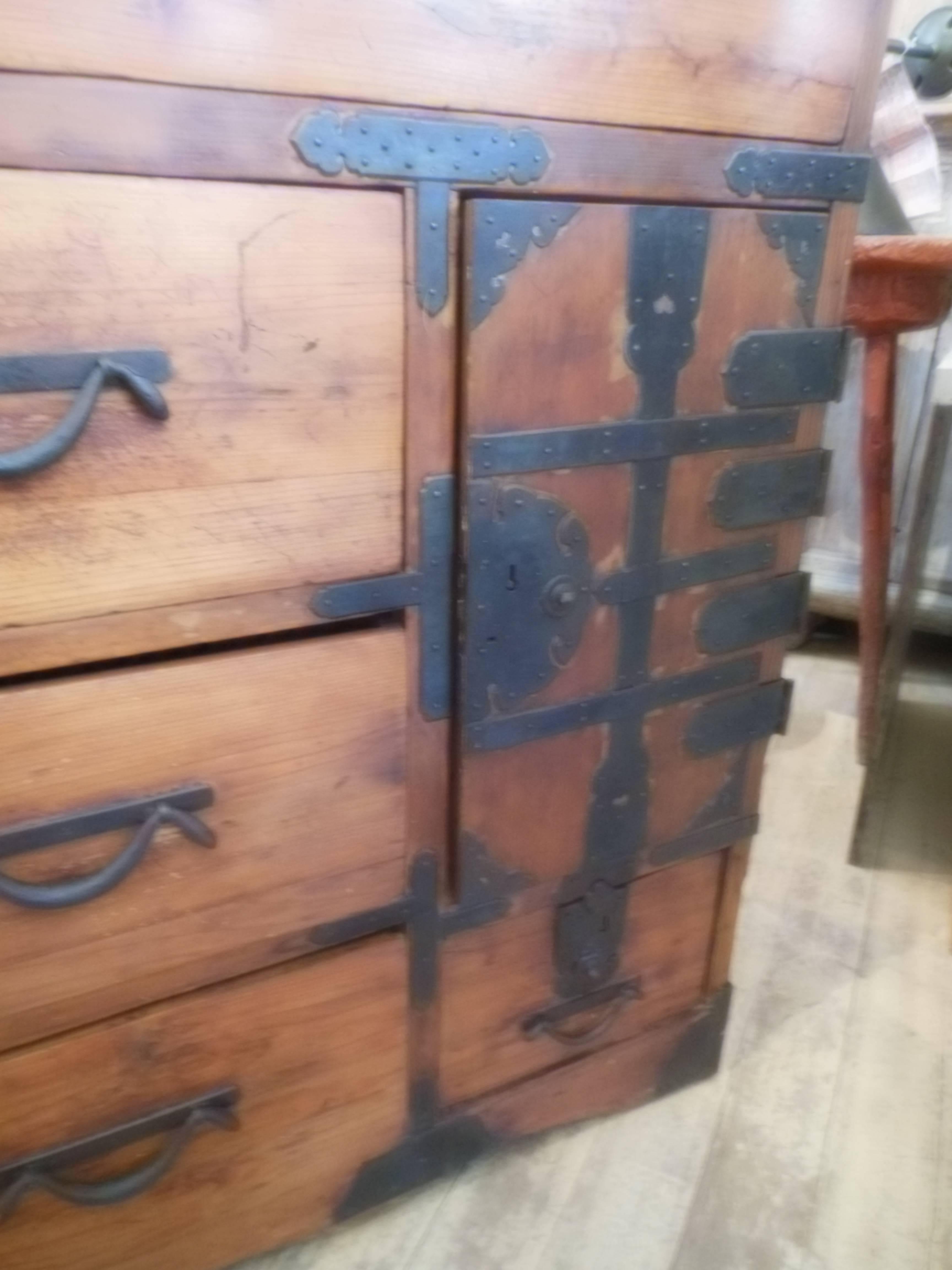 Handsome Vintage Tansu Chest In Good Condition In Sag Harbor, NY