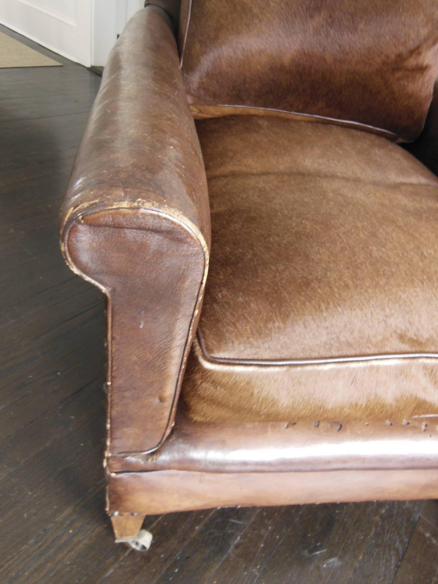 Fabulous Pair of French Vintage Leather Armchairs In Good Condition In Sag Harbor, NY