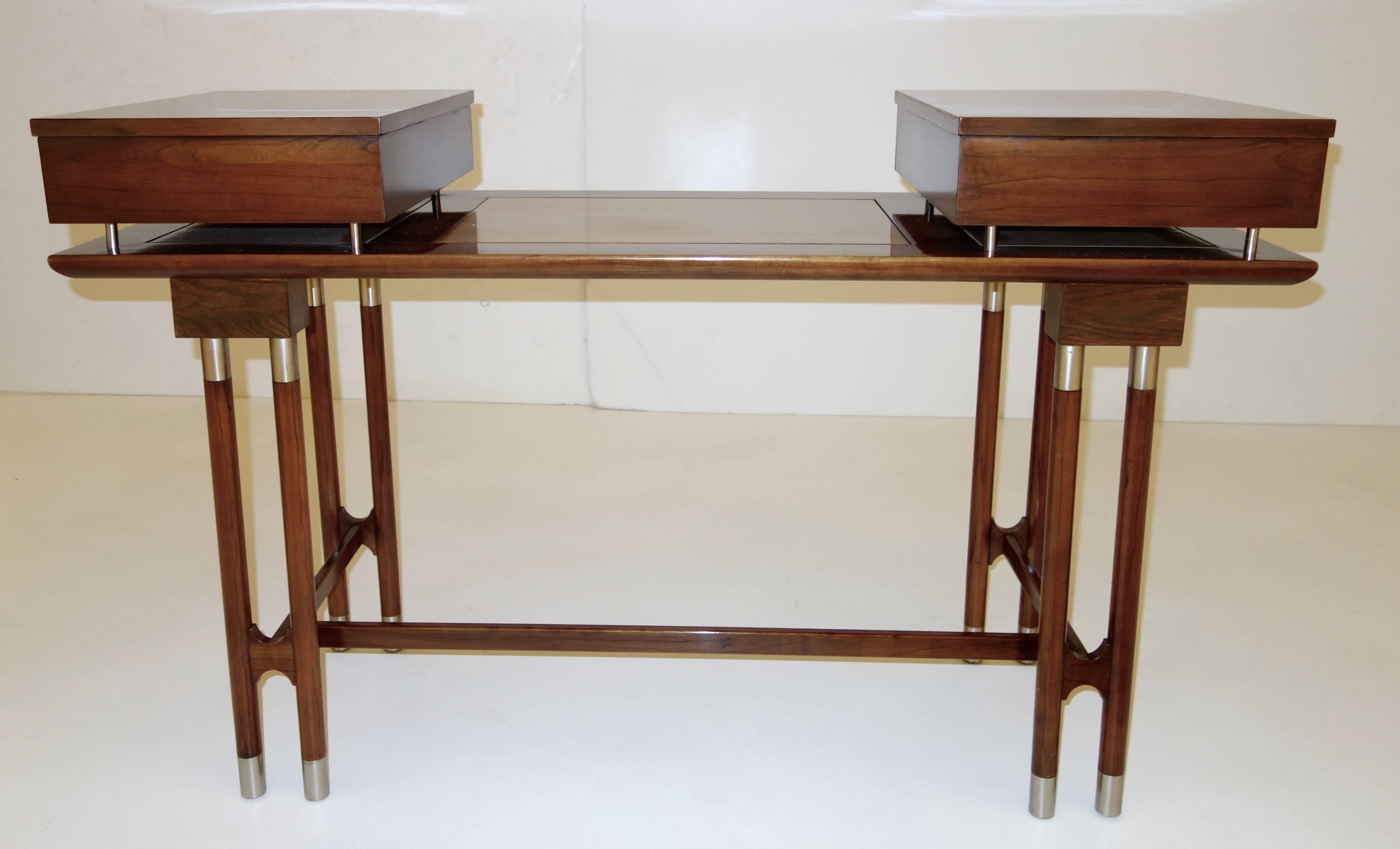 Mid-Century Modern Writing Desk or Vanity In Excellent Condition In New York, NY