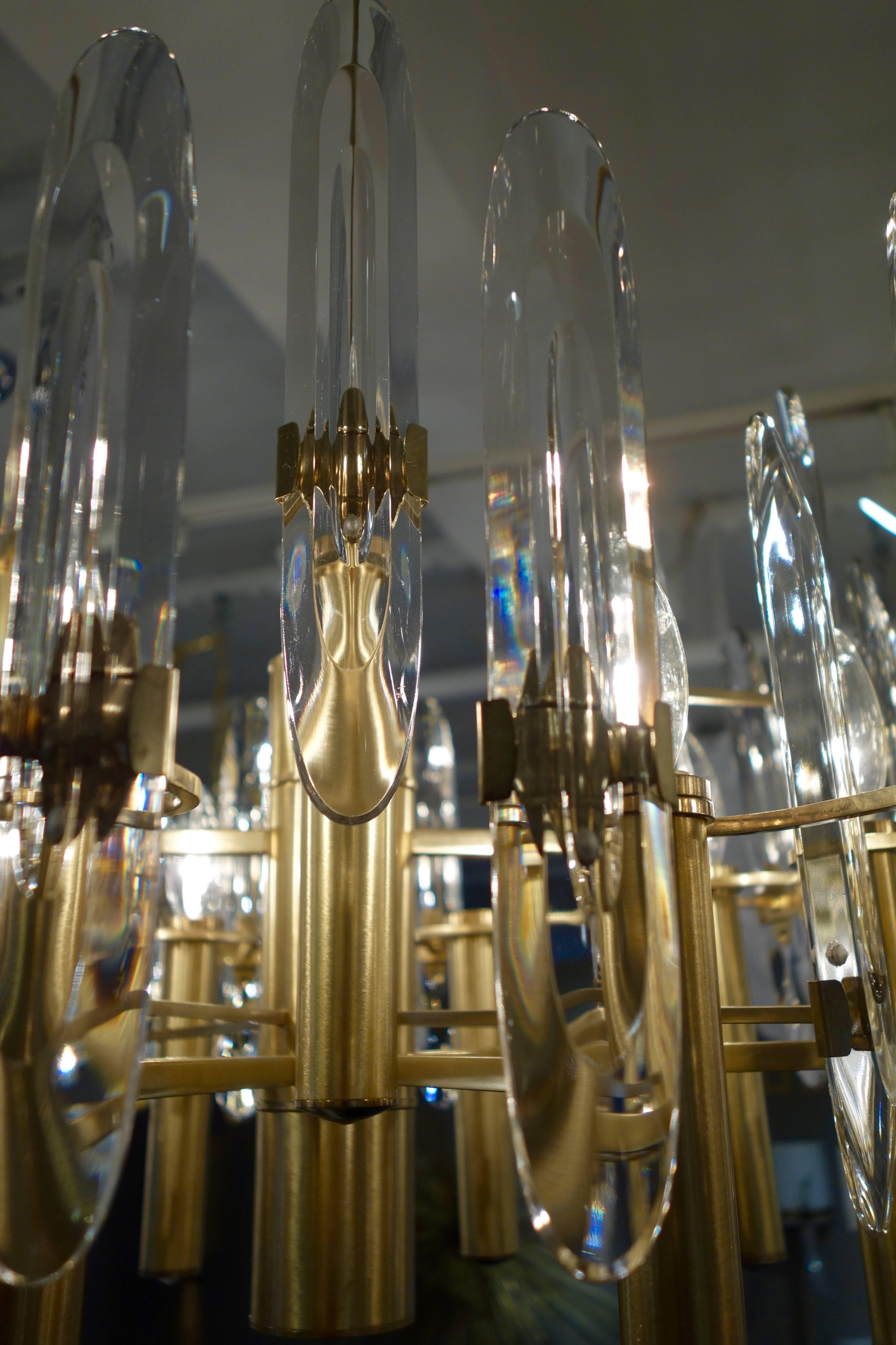 Mid-20th Century Italian Mid-Century Sciolari 12-Light Brass and Crystal Chandelier For Sale
