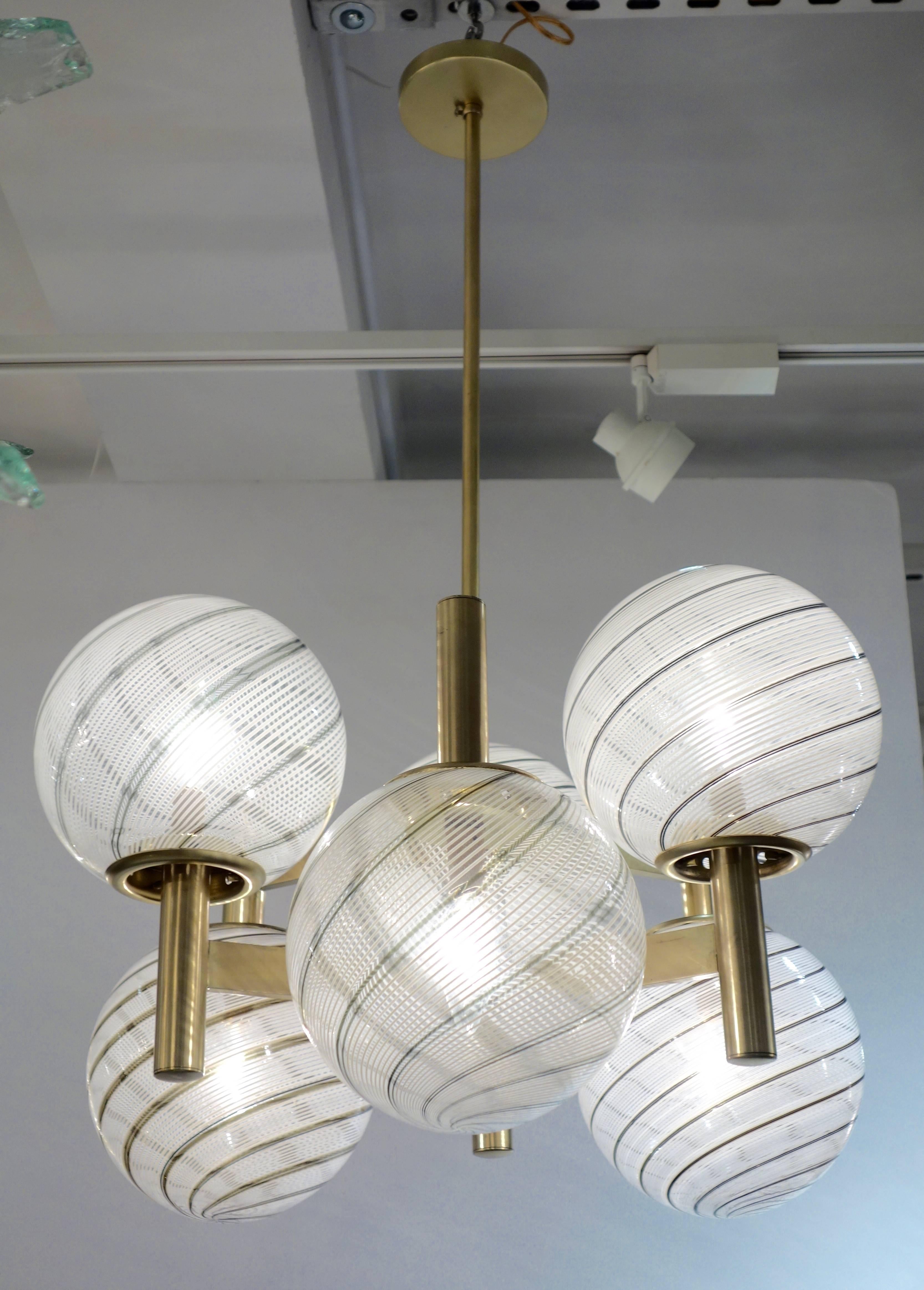 Italian Mid-Century Sculptural Brass and Murano White Striped Globe Chandelier In Excellent Condition In New York, NY