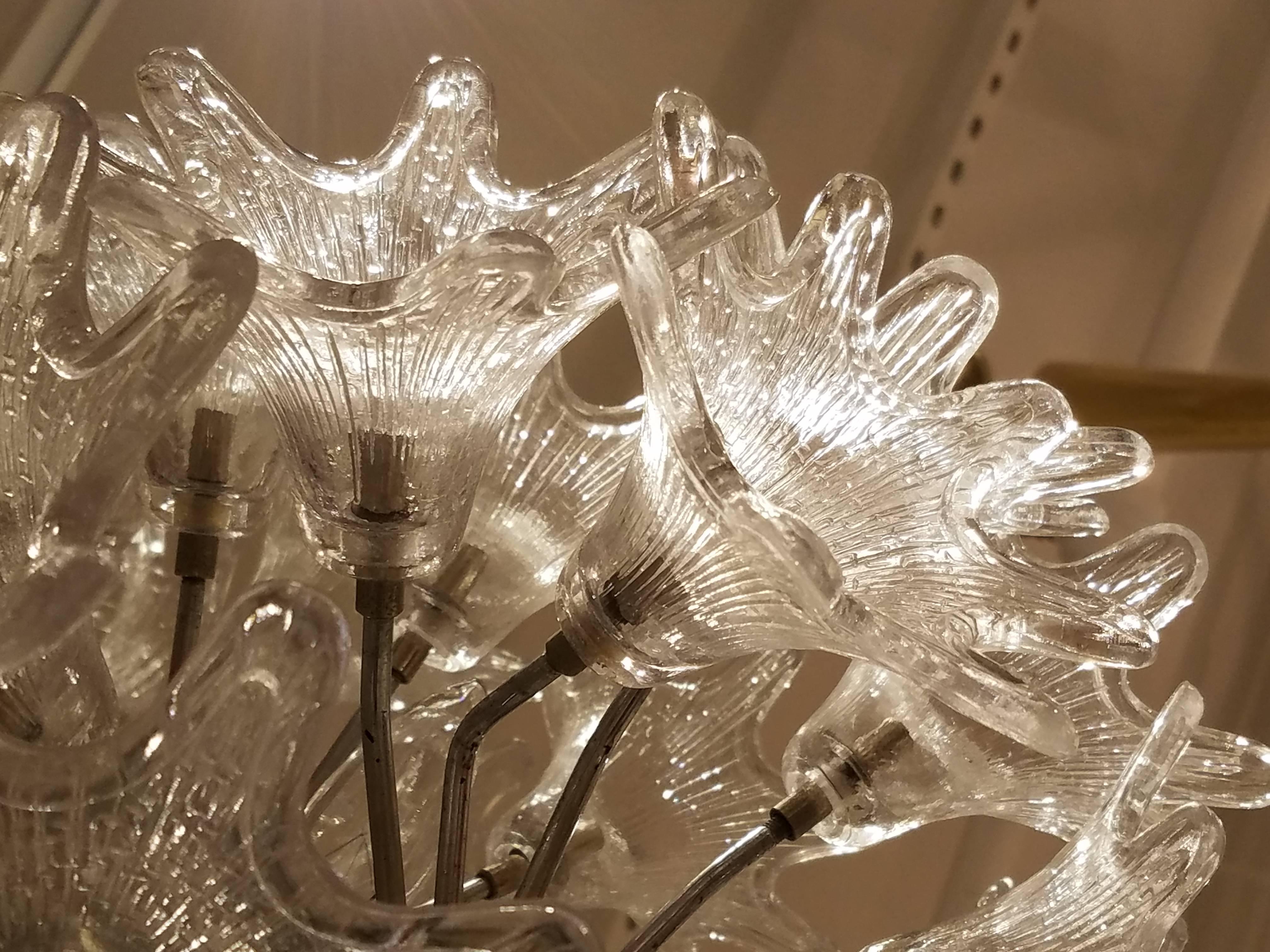 Mid-Century Italian Clear Floral Murano Glass and Chrome Chandelier For Sale 1