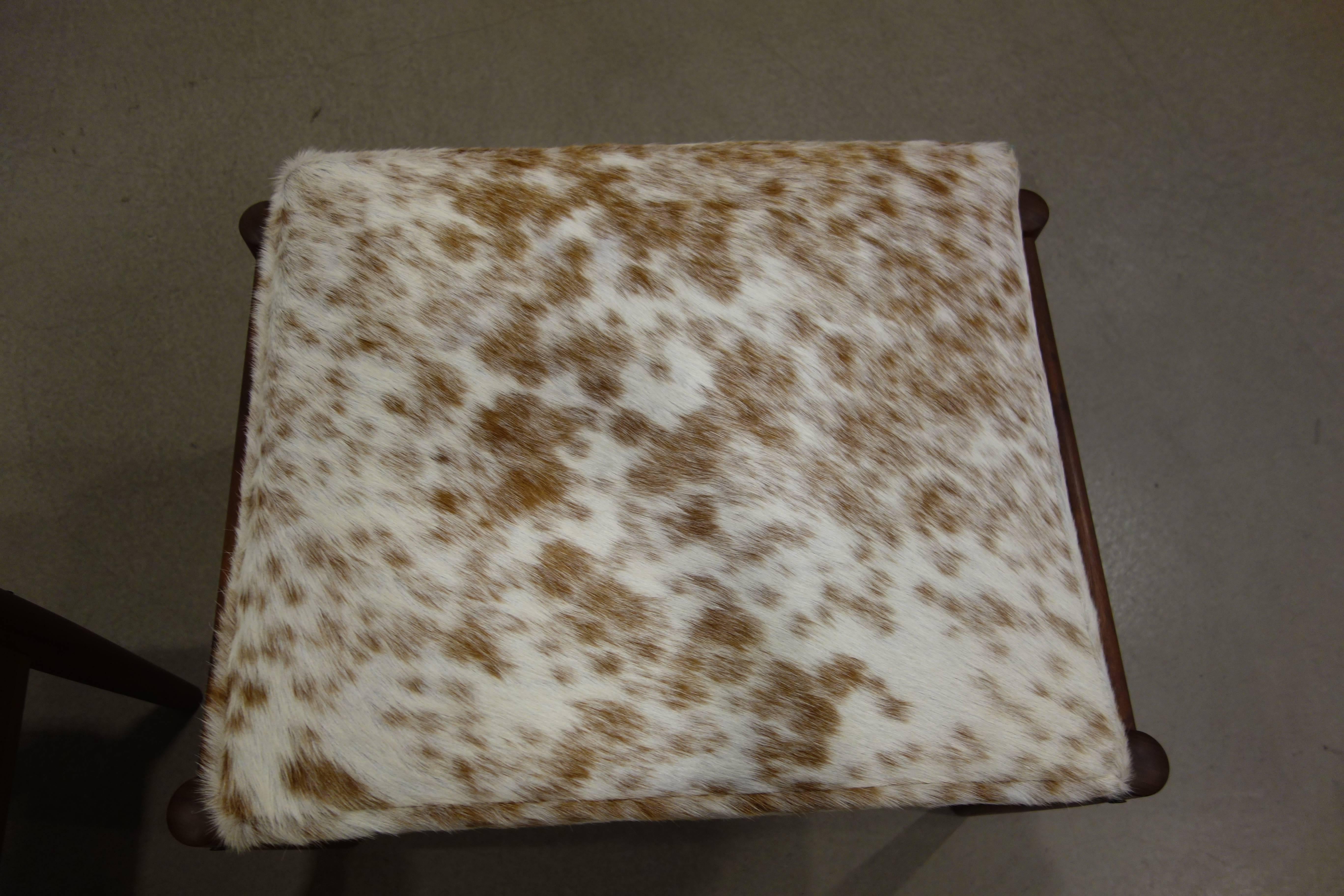 Pair Of Borge Jensen Danish Ottomans in Brown and White Cowhide In Excellent Condition For Sale In New York, NY